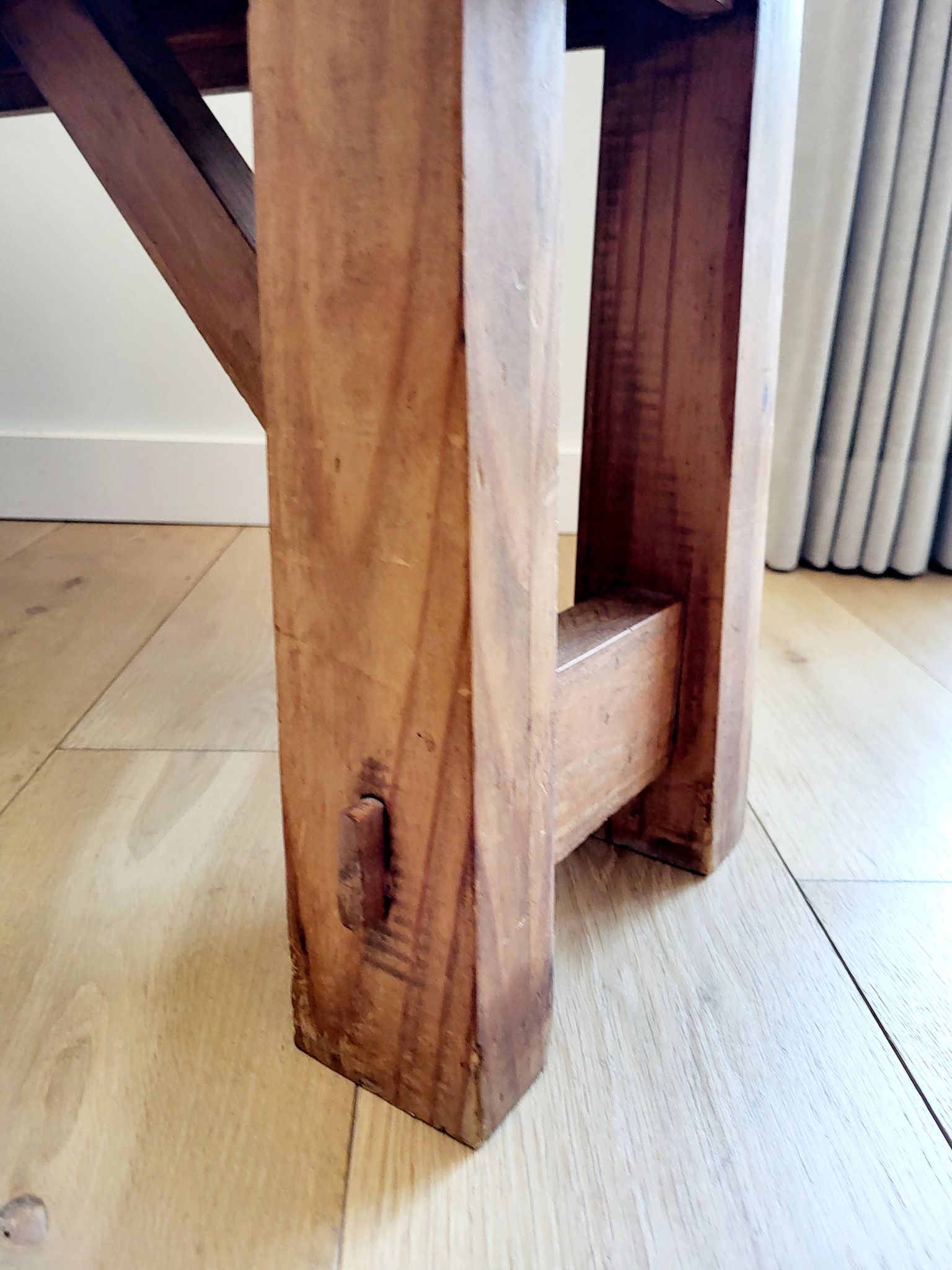 Banc vintage en bois, fabriqué artisanalement, style rustique