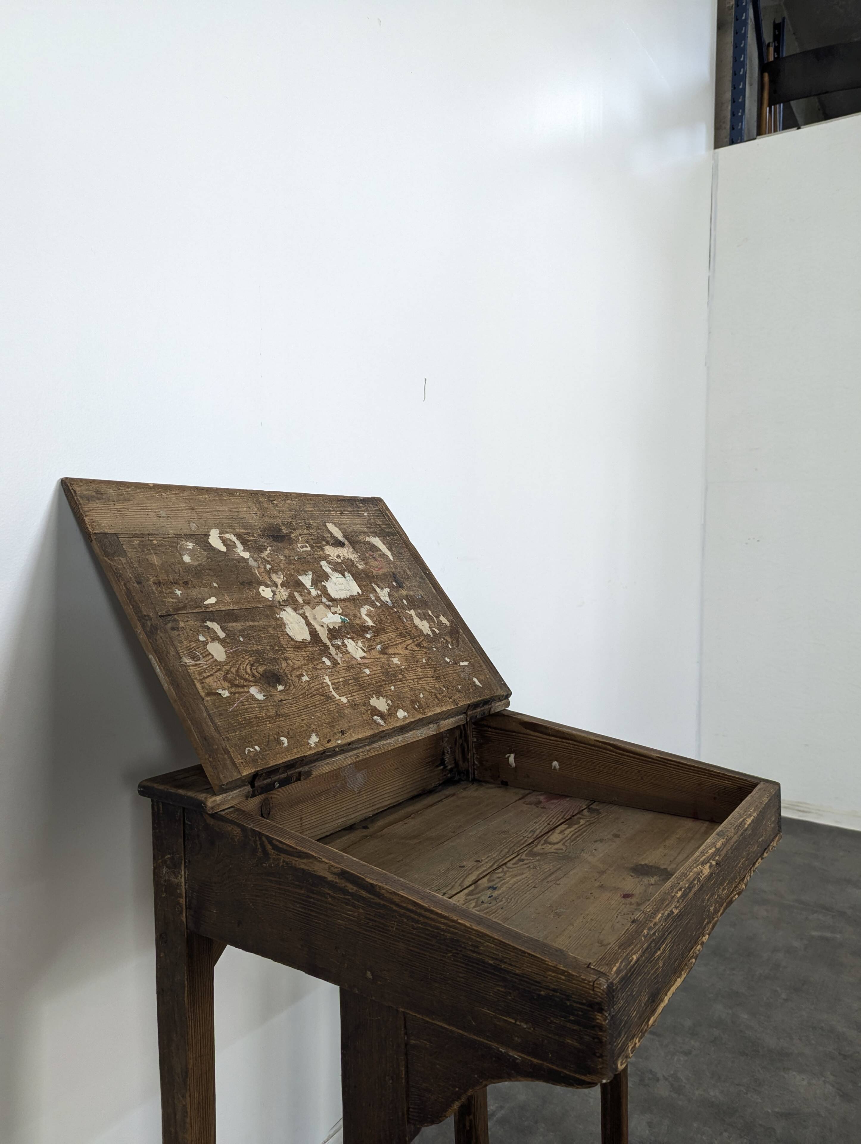 Bureau d'écolier en sapin