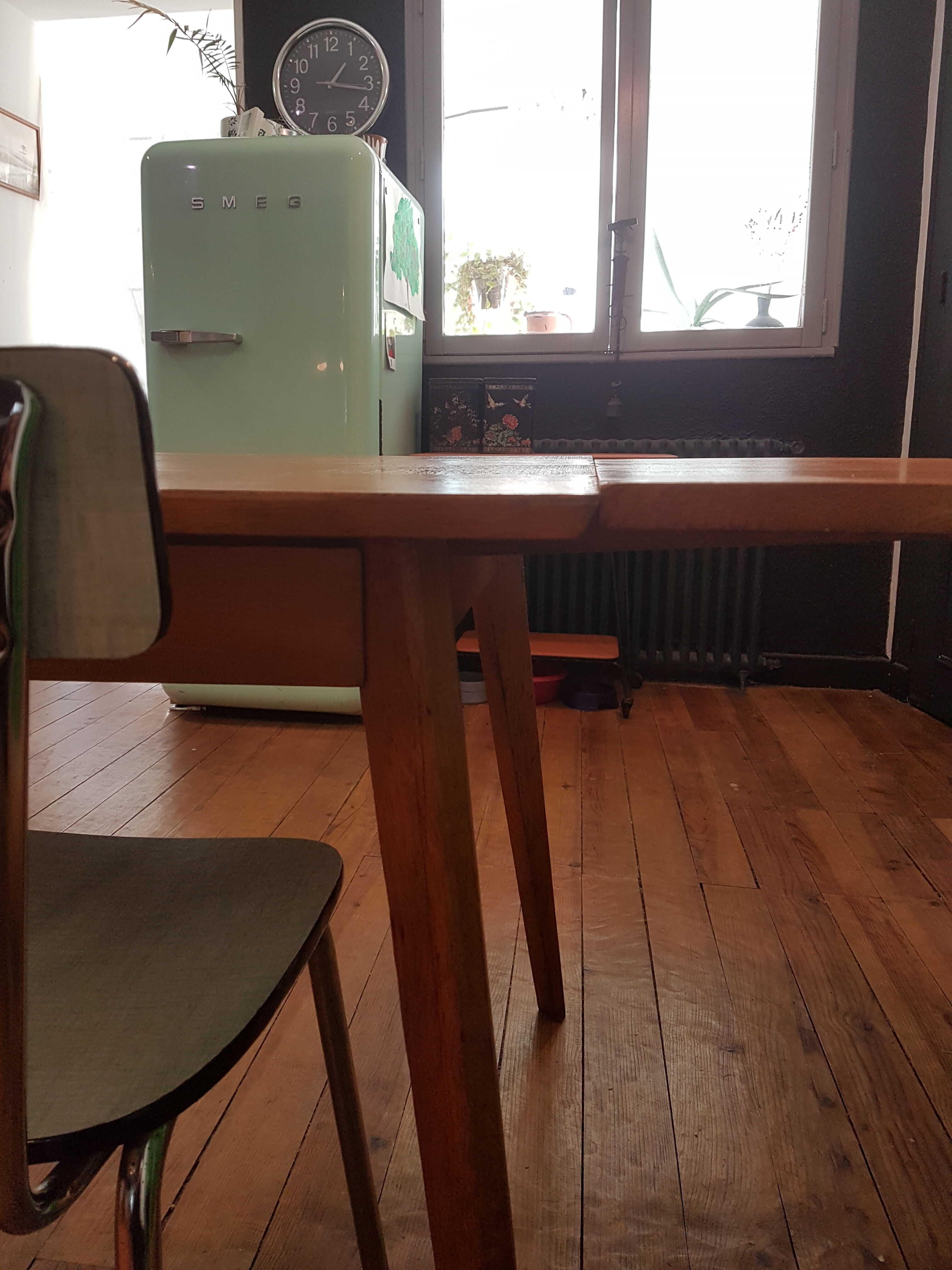 Scandinavian extension table
