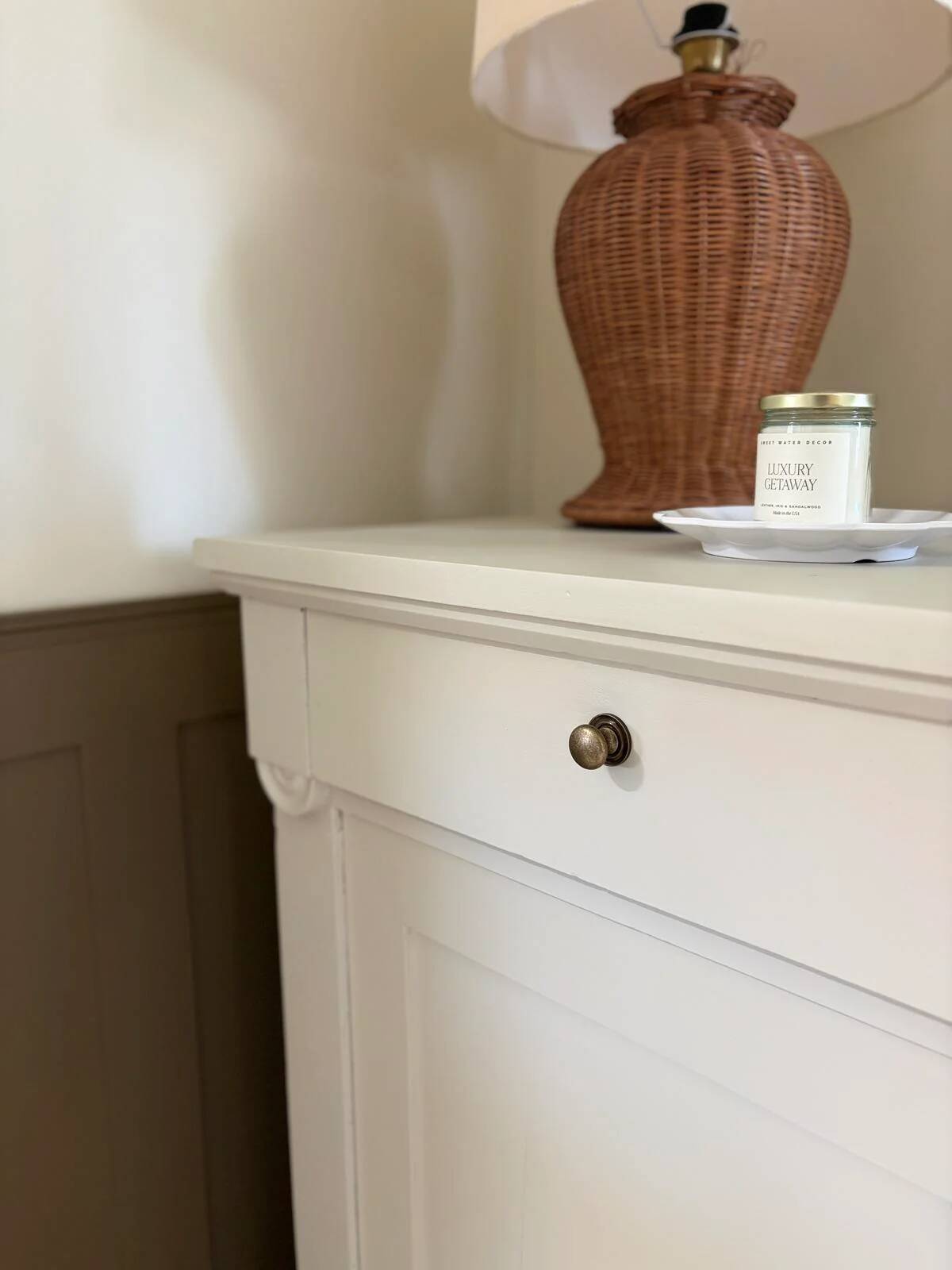 Buffet haut en bois peint - greige