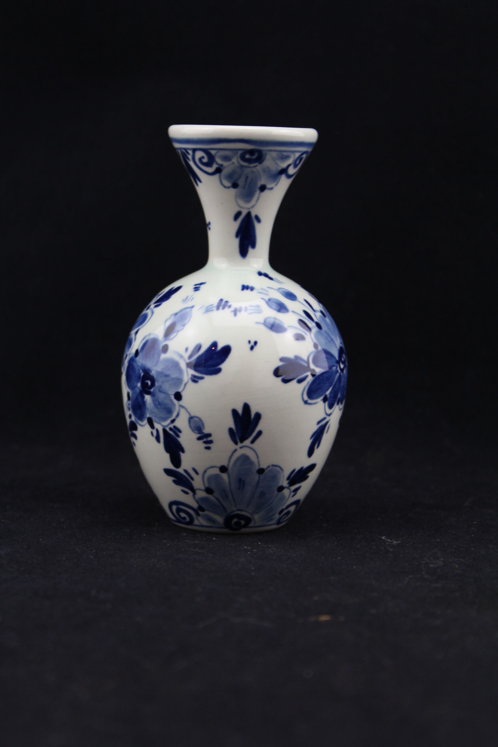 Vase earthenware of Delft, Holland