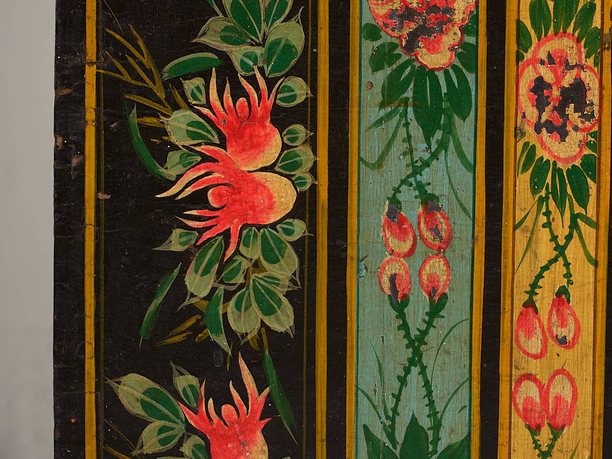 Antique oriental chest with painting of the warrior Yang Mulan (c.1900) #9