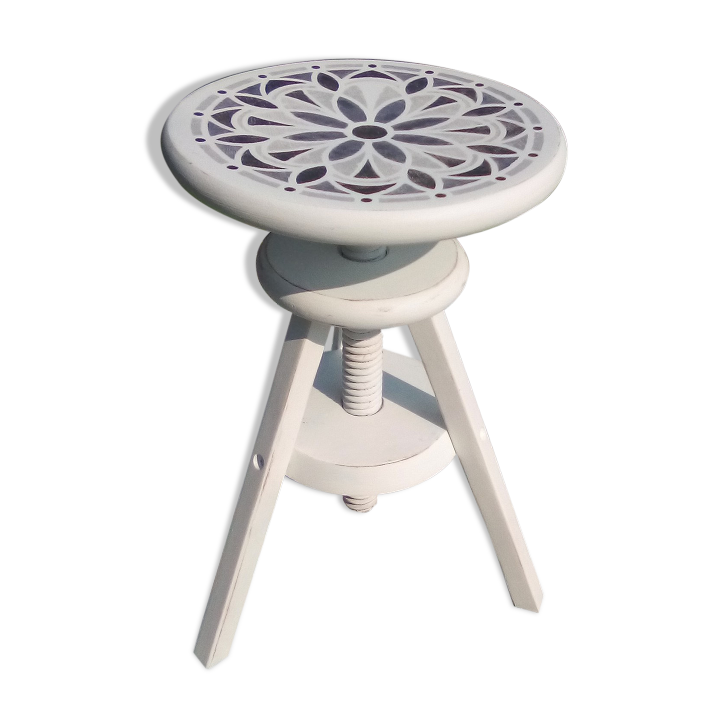 Adjustable screw stool in patinated wood