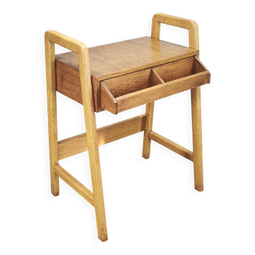 Table d'appoint en chêne tchèque des années 1960 avec tiroir de rangement intégré