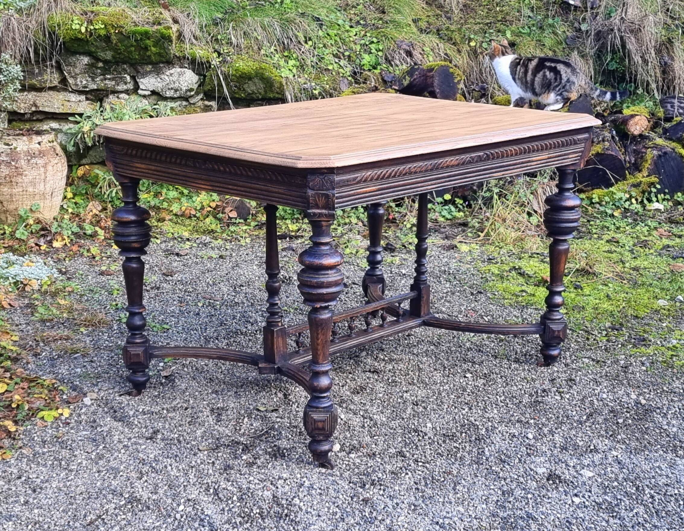 Table from the late 19th century, neo-Renaissance style, in black and oak.