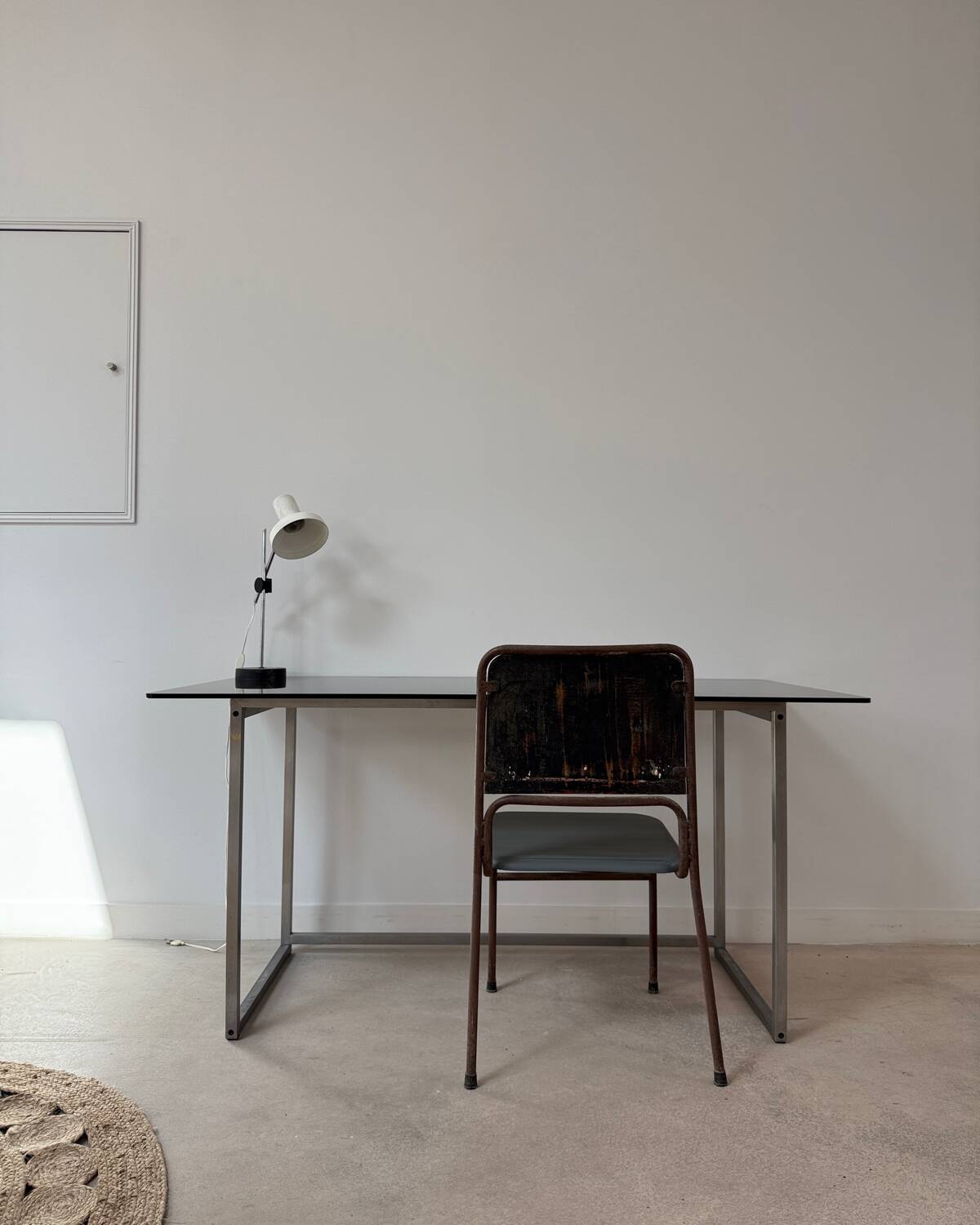 Bureau en métal et verre fumé, années 70