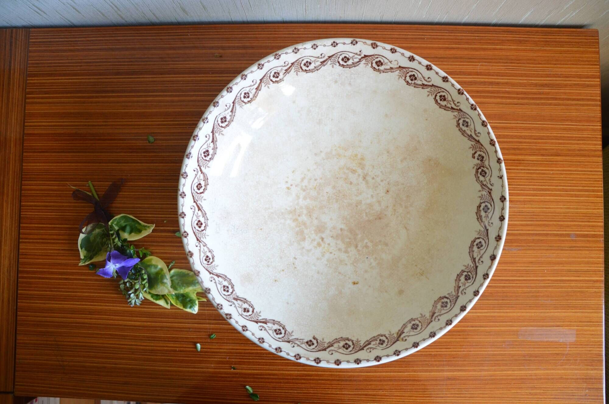Large fruit bowl from the Clarefontaine earthenware factory, LG, Turin collection.