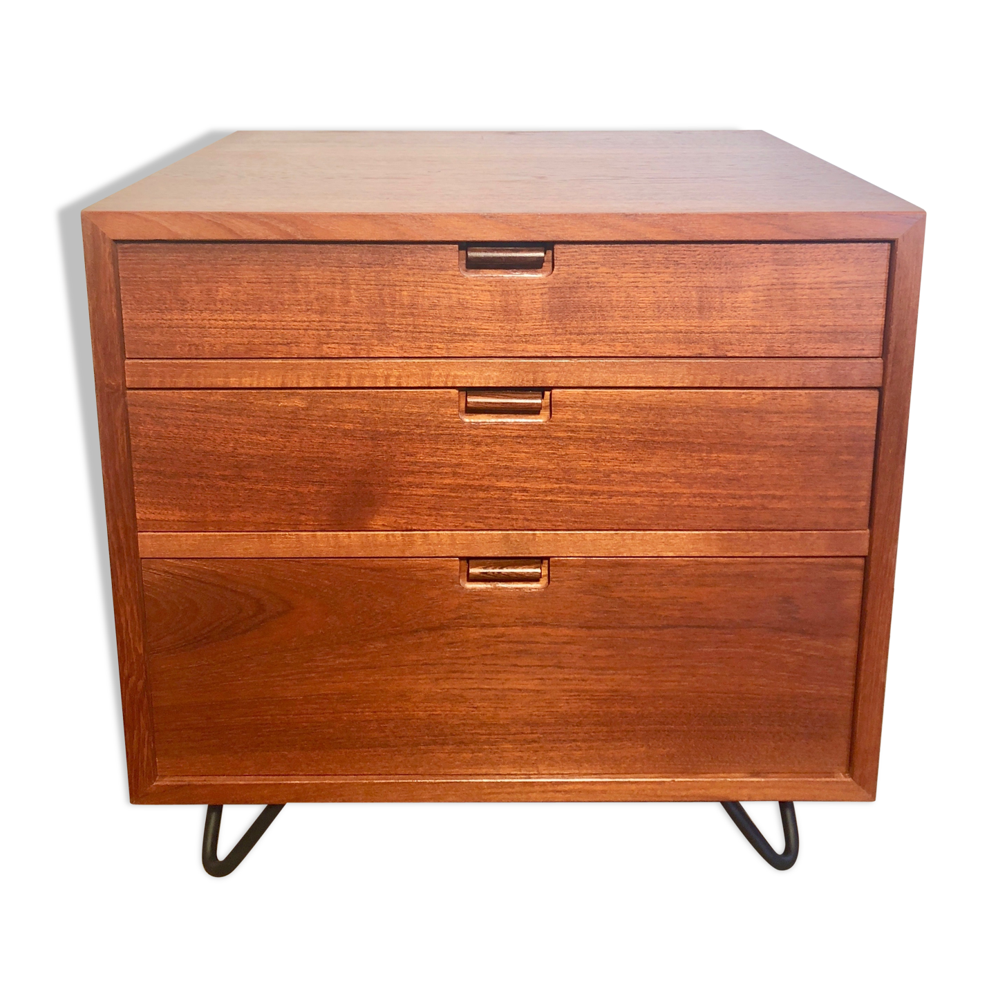 Scandinavian chest of drawer