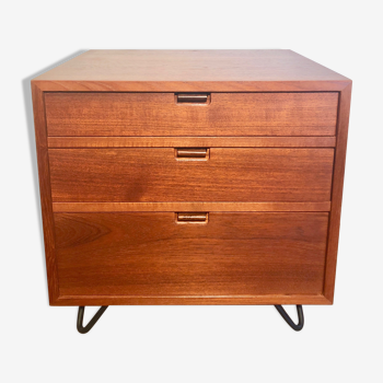 Scandinavian chest of drawer