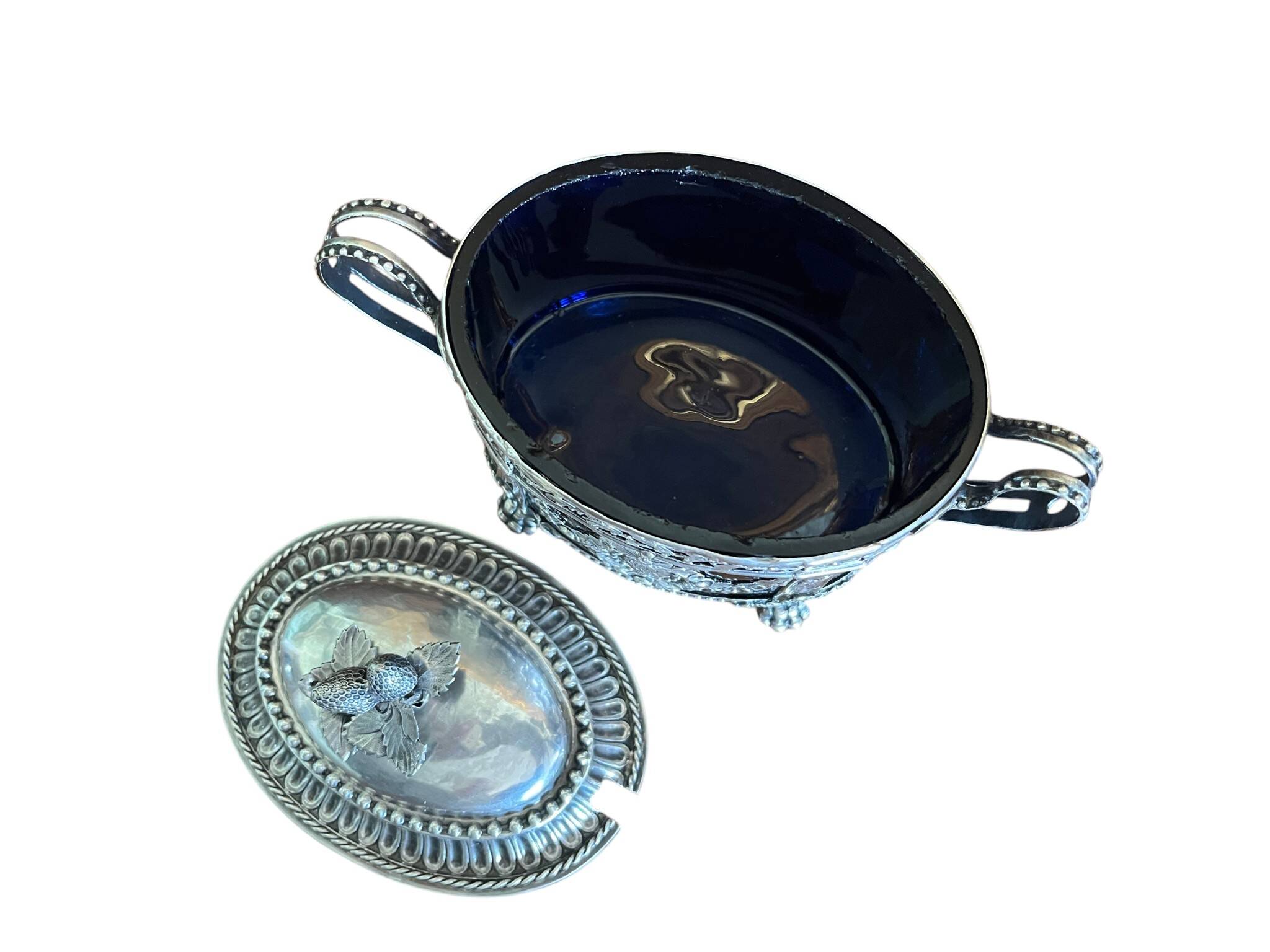 Silverware, sugar bowl in silver Louis XVI style, hallmarks late 18th century.