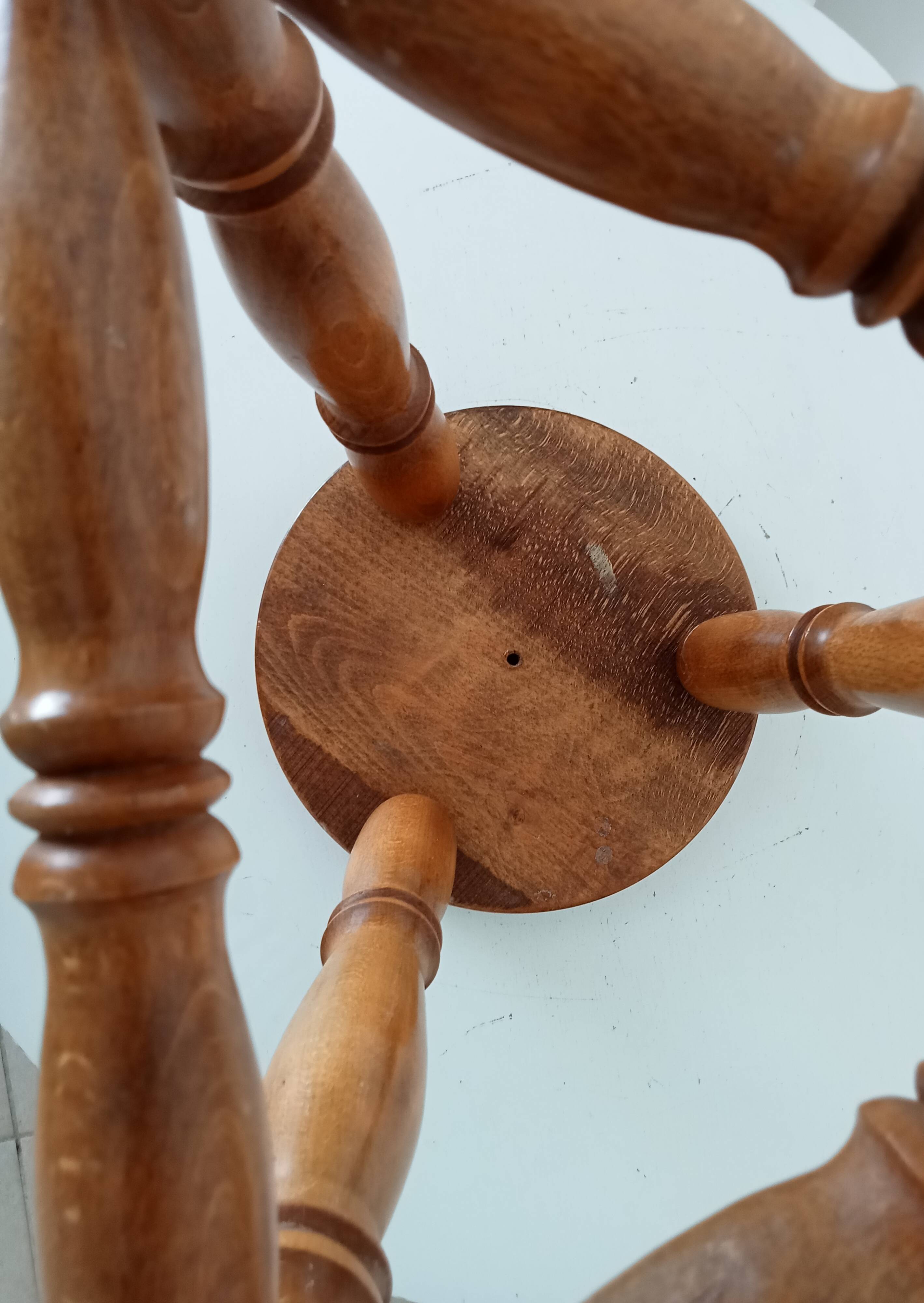 Vintage tripod stool in beech wood.