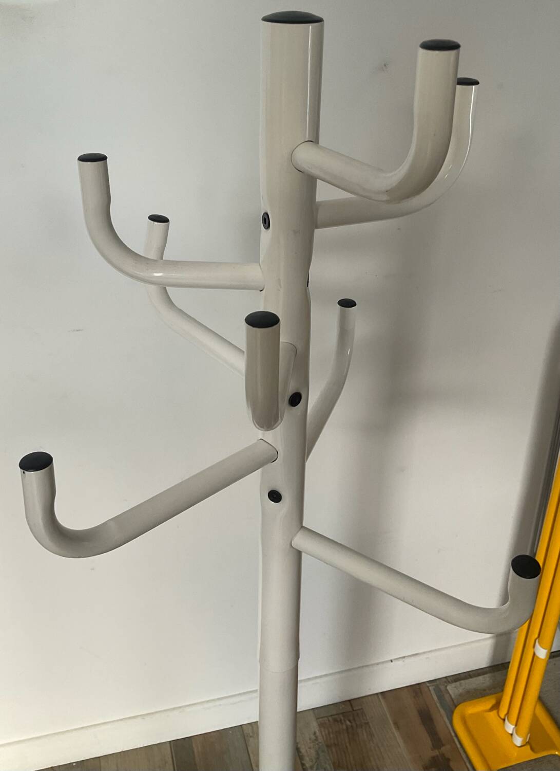 Children's coat rack in tubular metal from the 70s and 80s