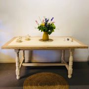 Farm table