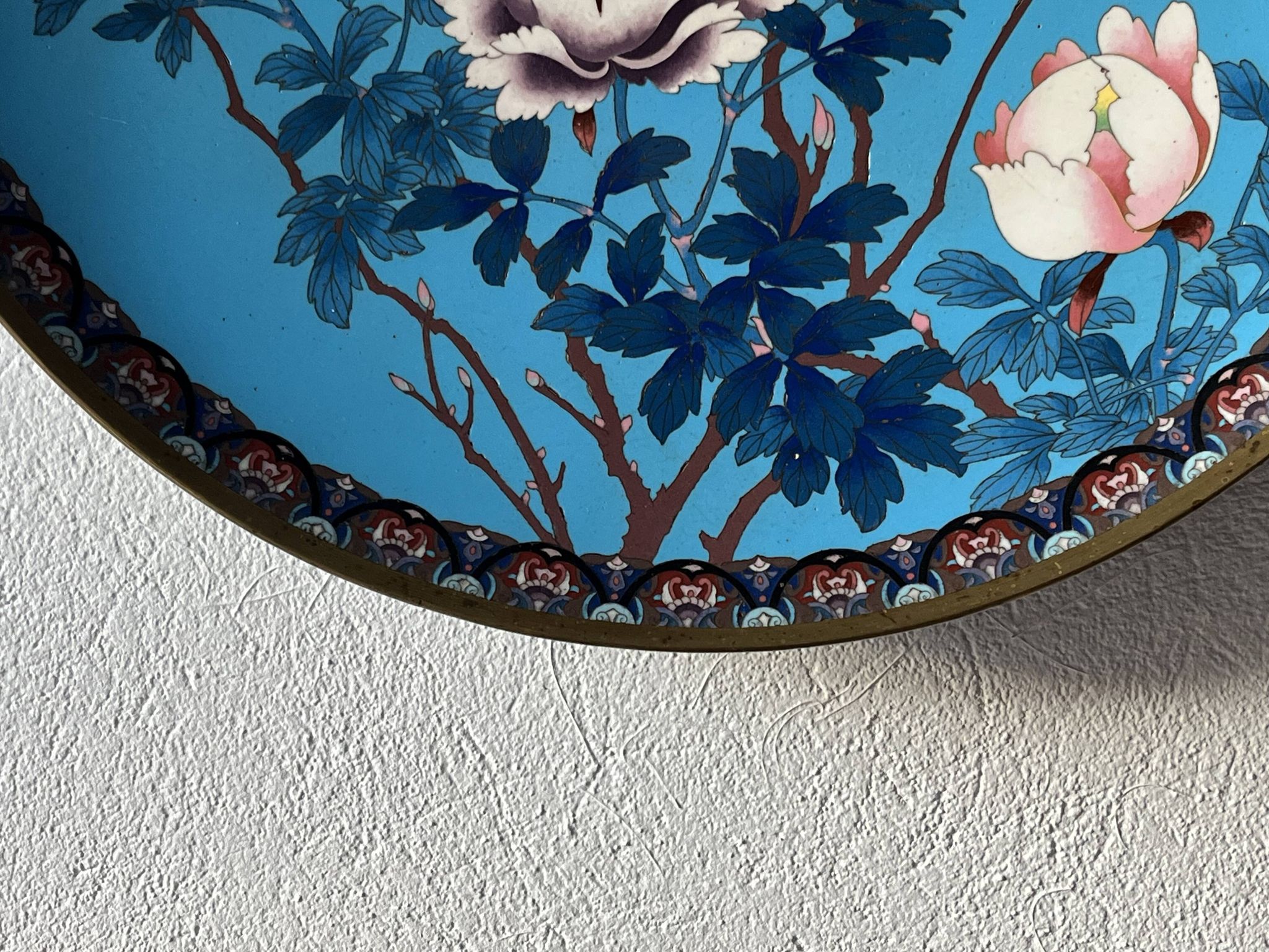 Coupe japonaise du XIXe siècle en émaux cloisonnés