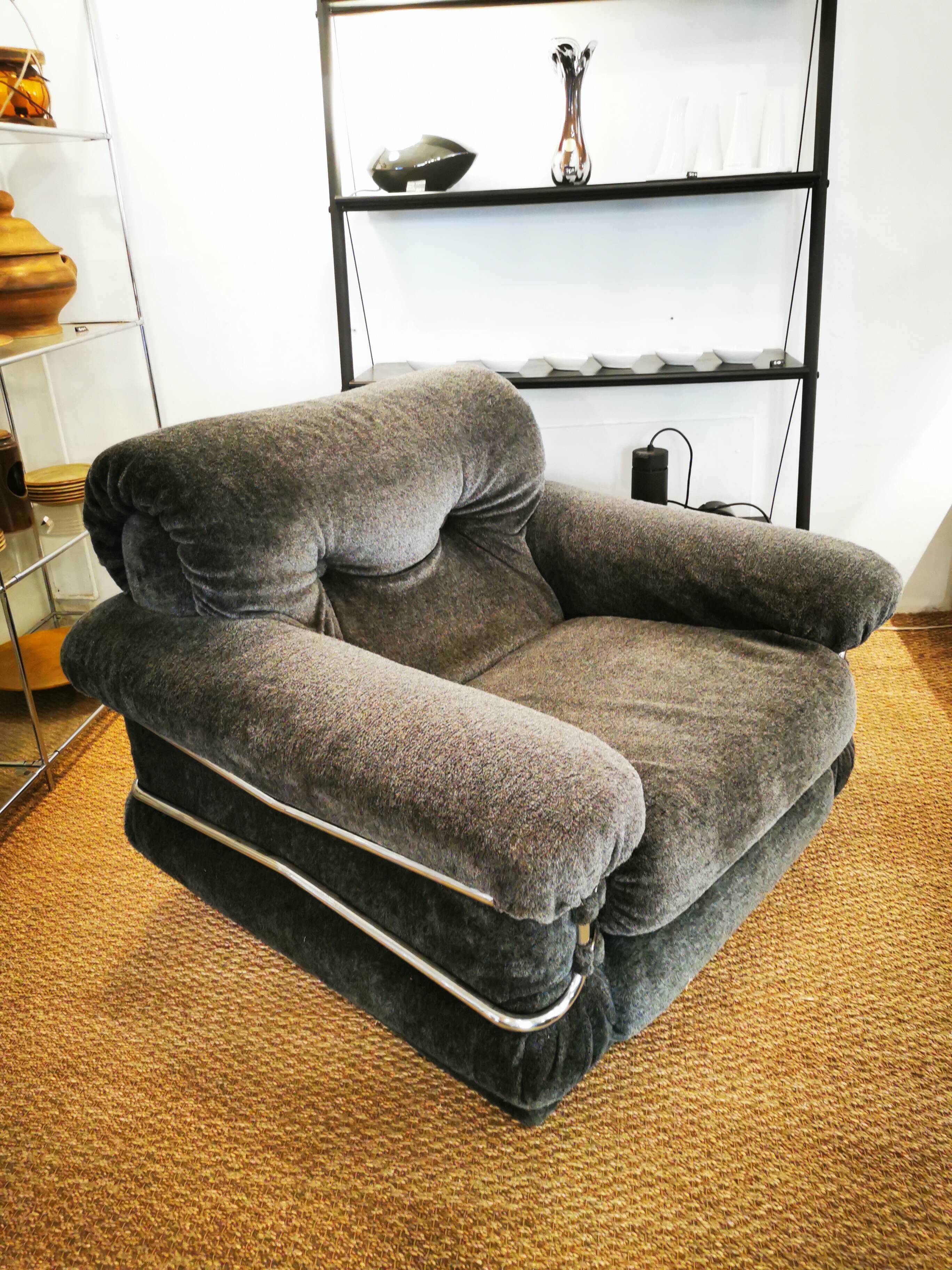 Pair of vintage italian design armchairs from the 70s