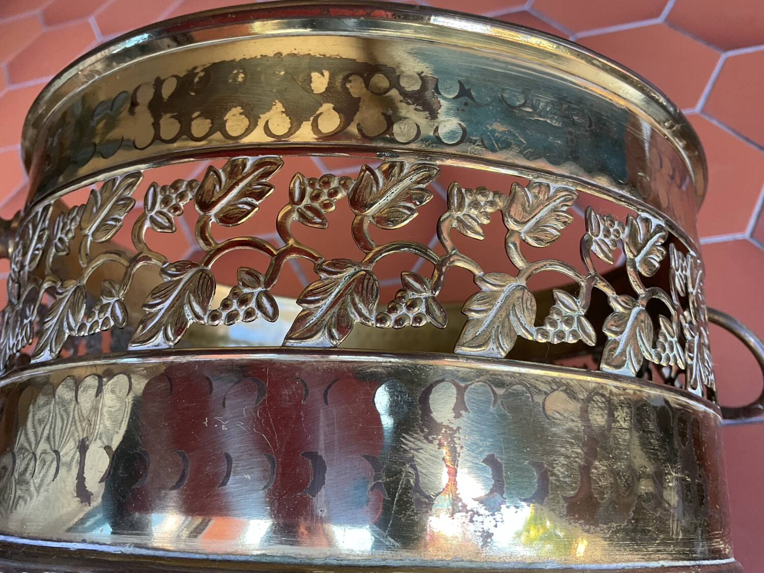 Round copper planter