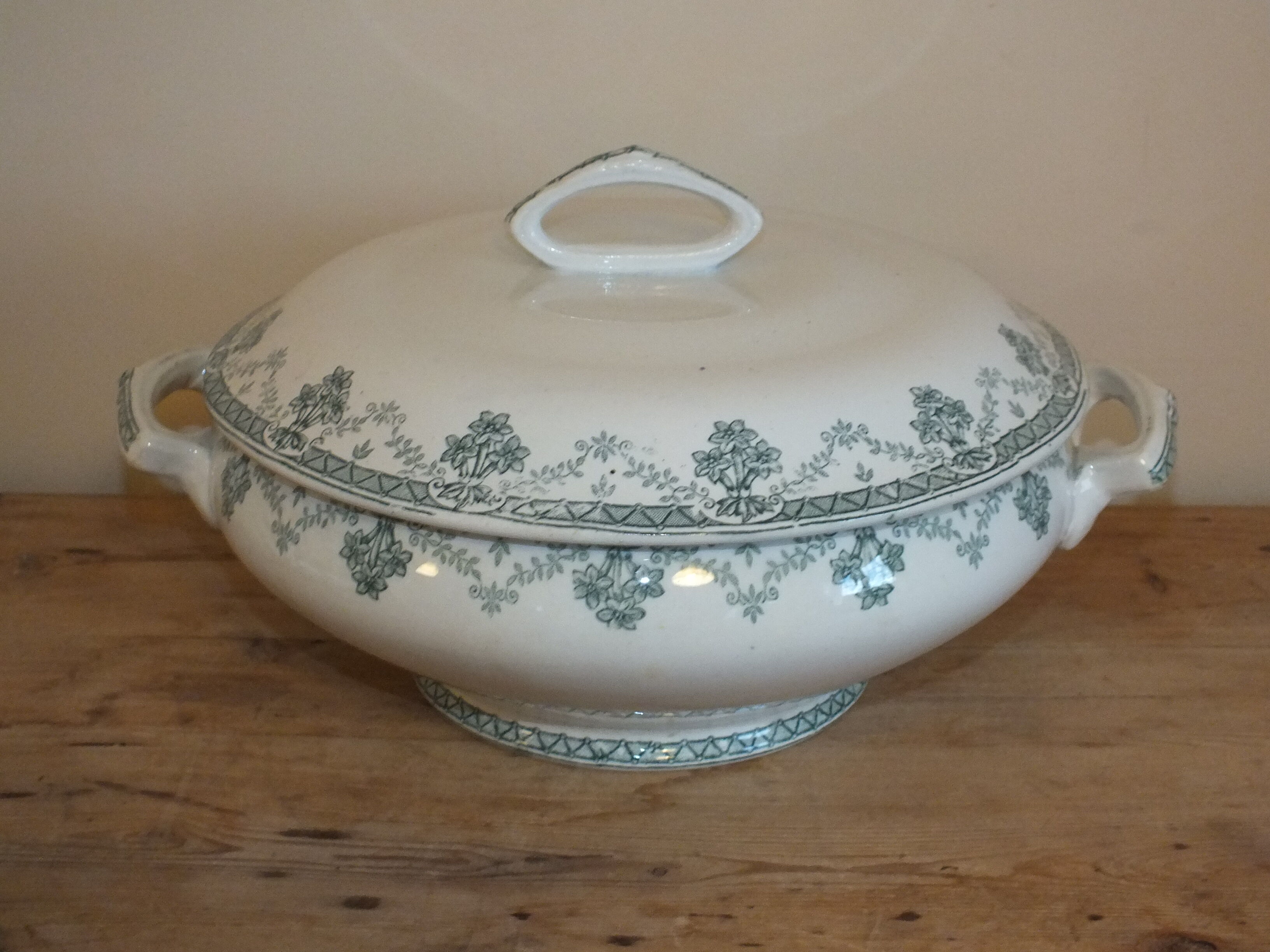 Large tureen Saint Amand model Cahors