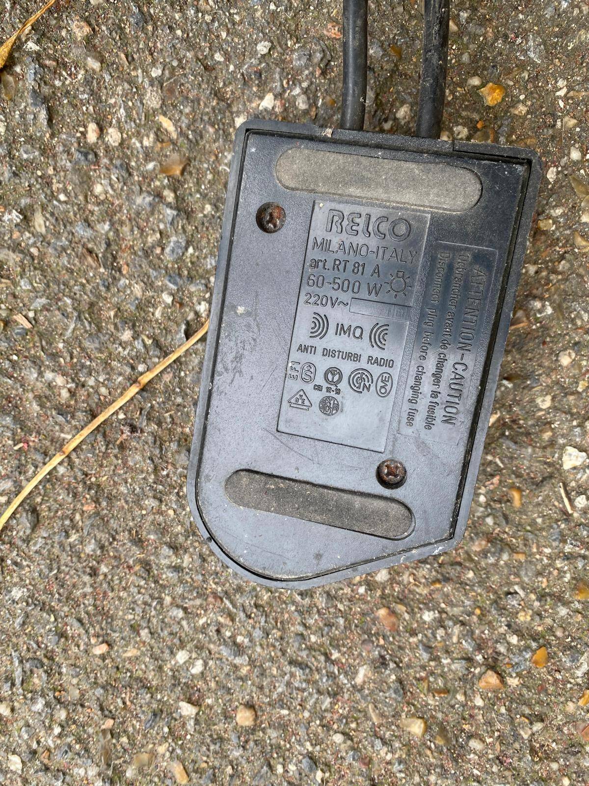 Lampadaire vintage italien Relco Milano en bois massif sculpté