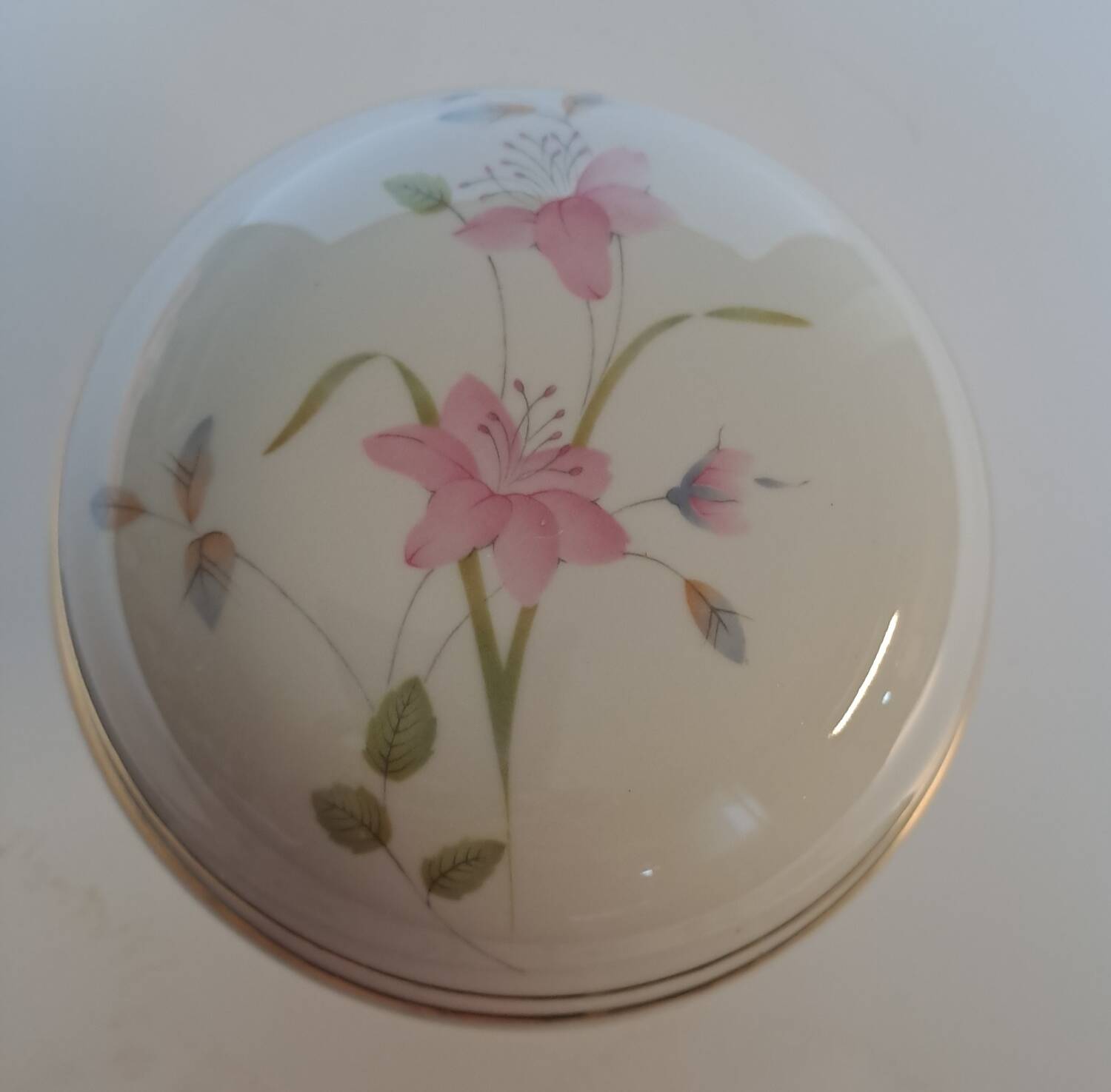Pedestal bonbonnière in Limoges porcelain
