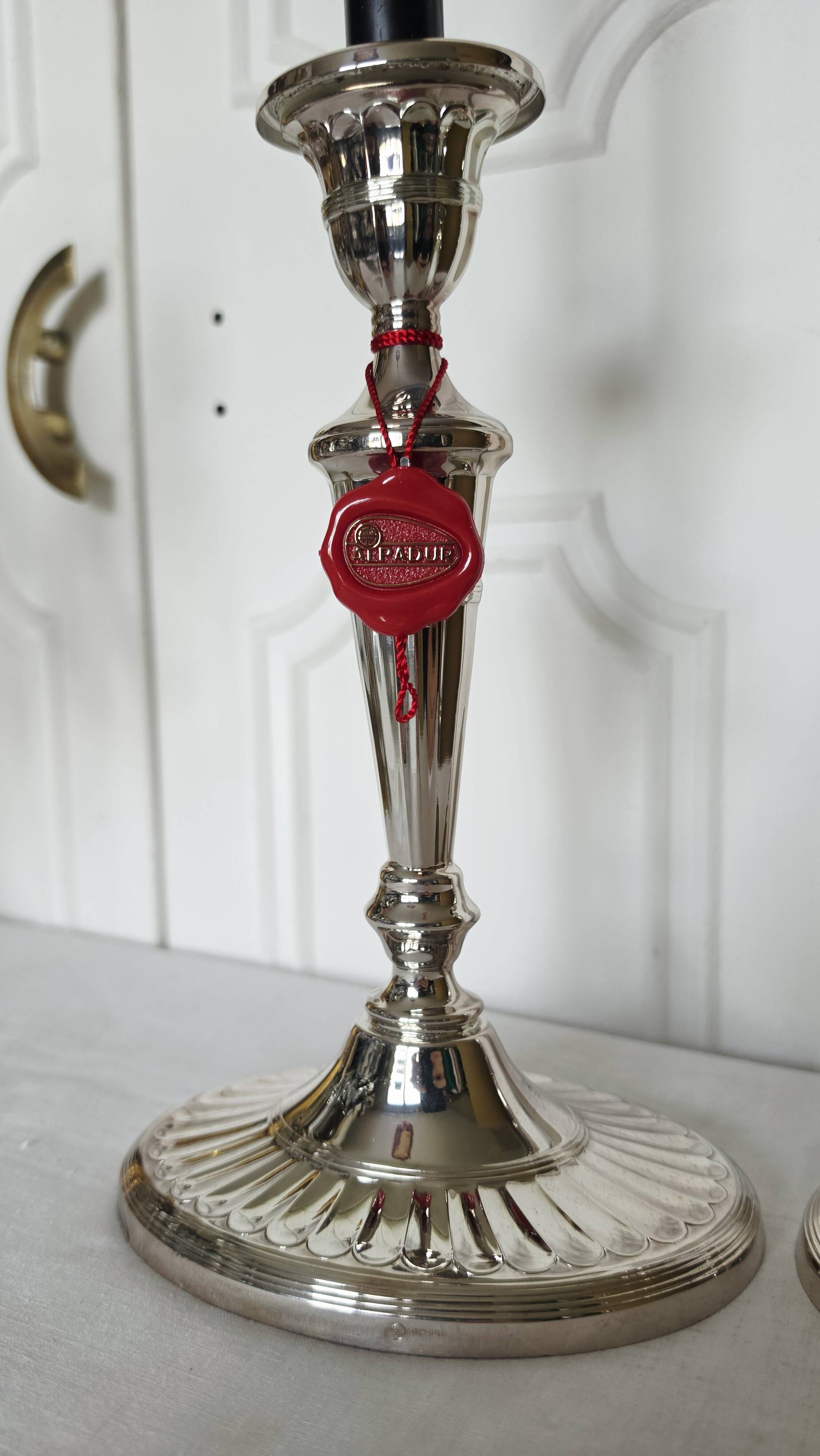 Elegant pair of candlesticks from the prestigious Spanish house Pedro Du.