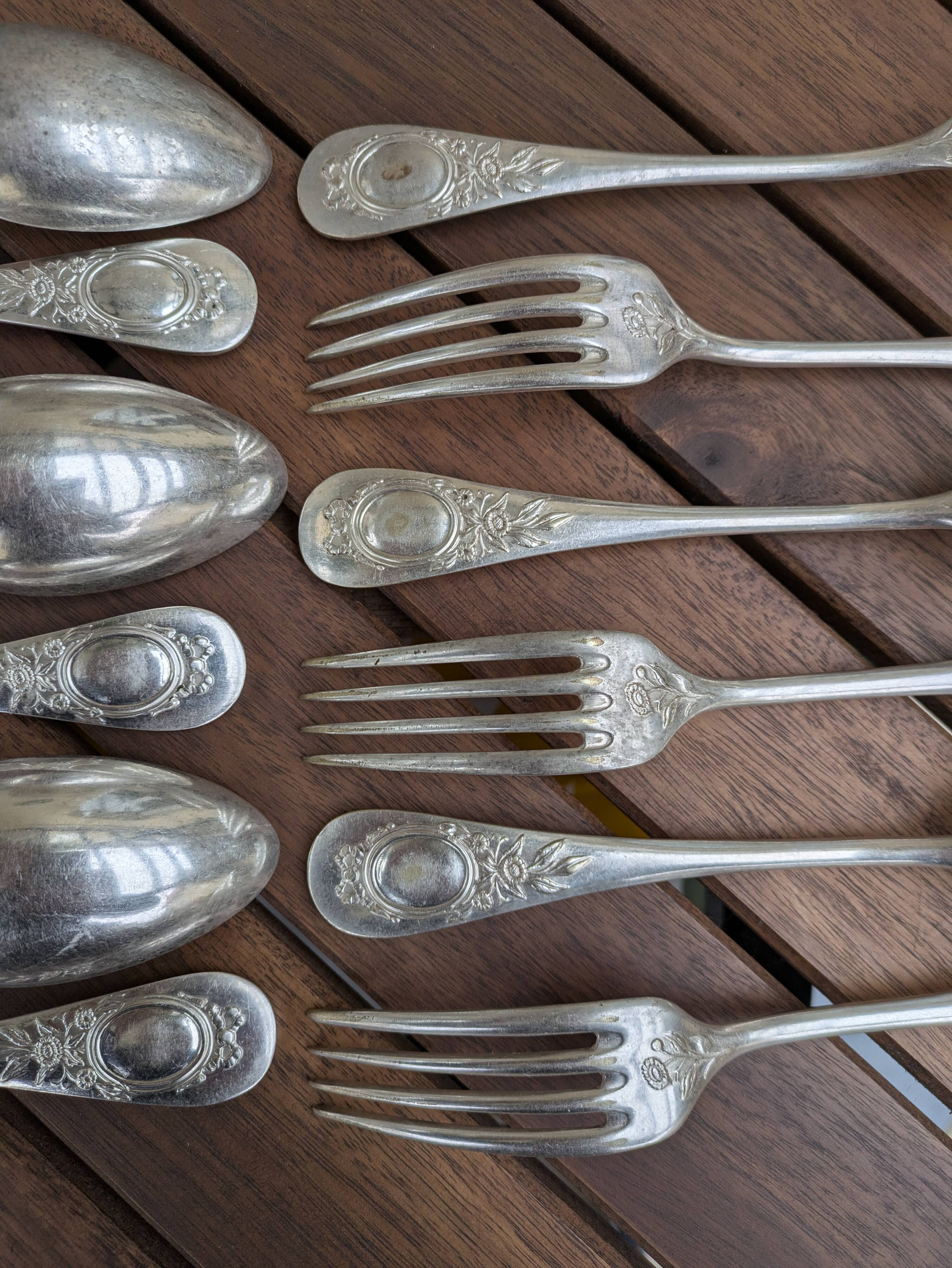 Set of 6 silver plated metal forks and spoons 20g with medallion f