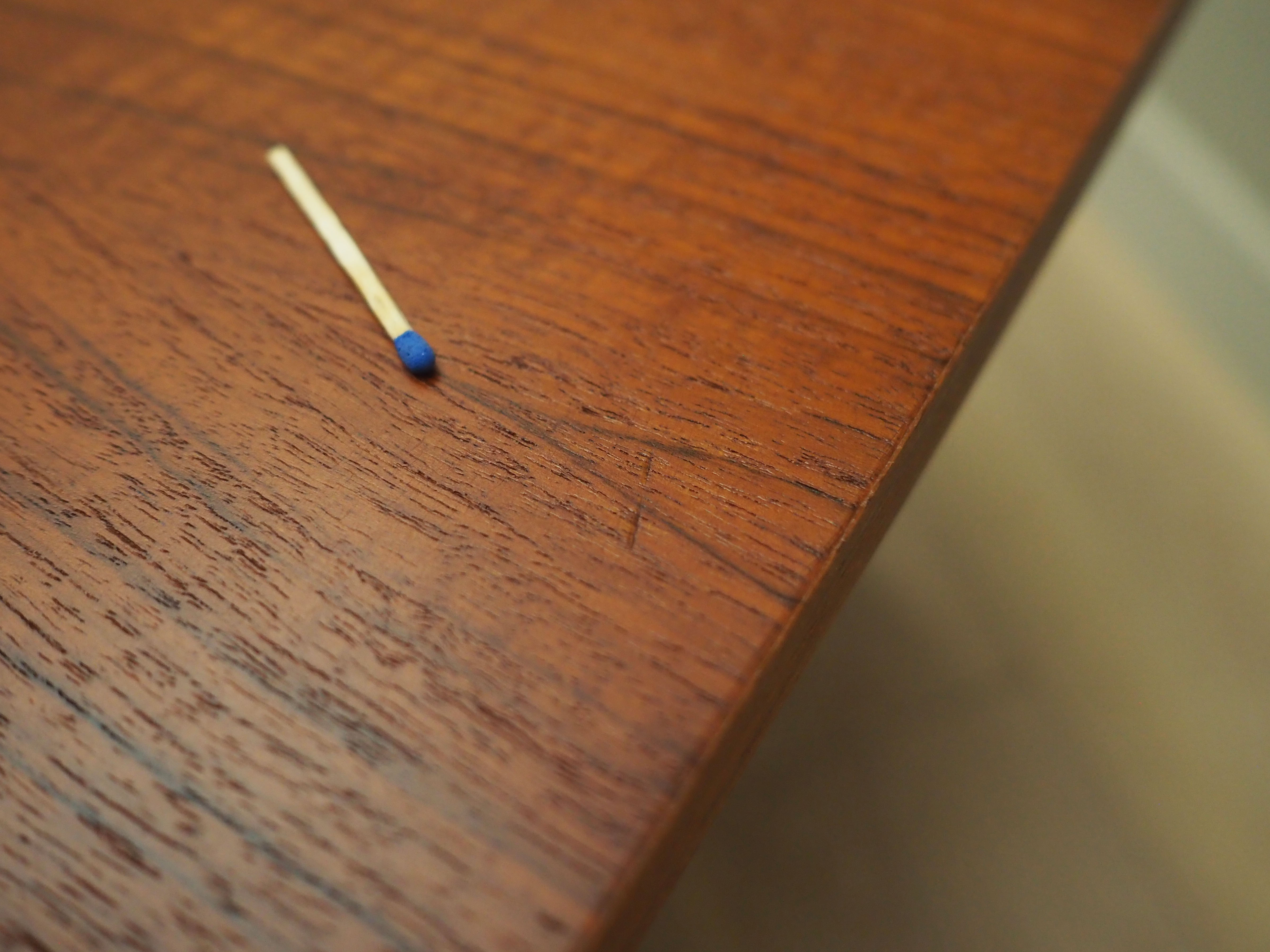 Panneau bas en teck, design danois, années 1970, production: Danemark