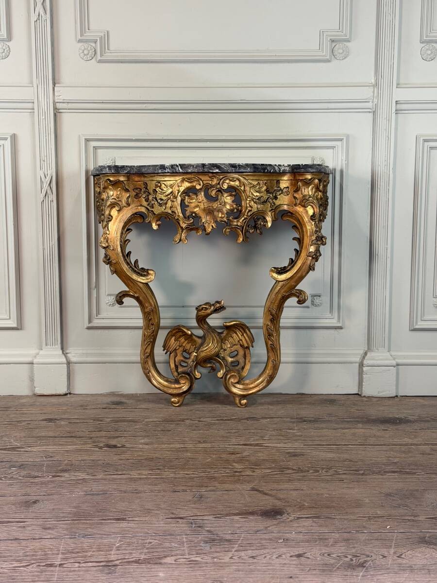 Regency console with a dragon, carved and gilded wood, Paris circa 1720