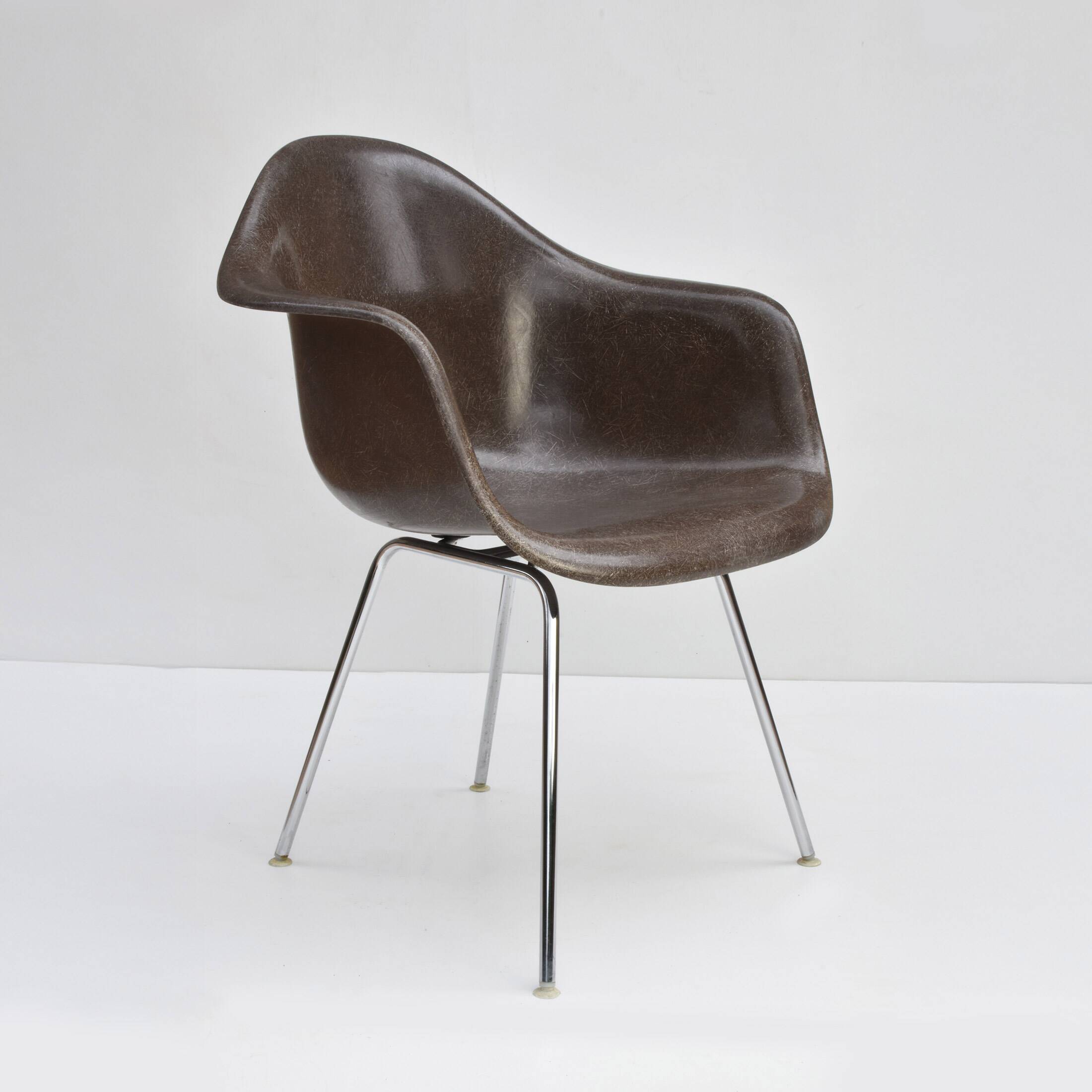 Fauteuil Eames DAX fibre de verre édition Vitra des années 60/70