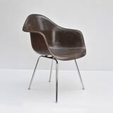 Fauteuil Eames DAX fibre de verre édition Vitra des années 60/70