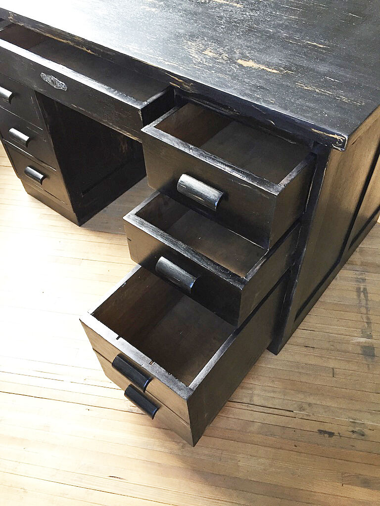 Bureau de notaire noir