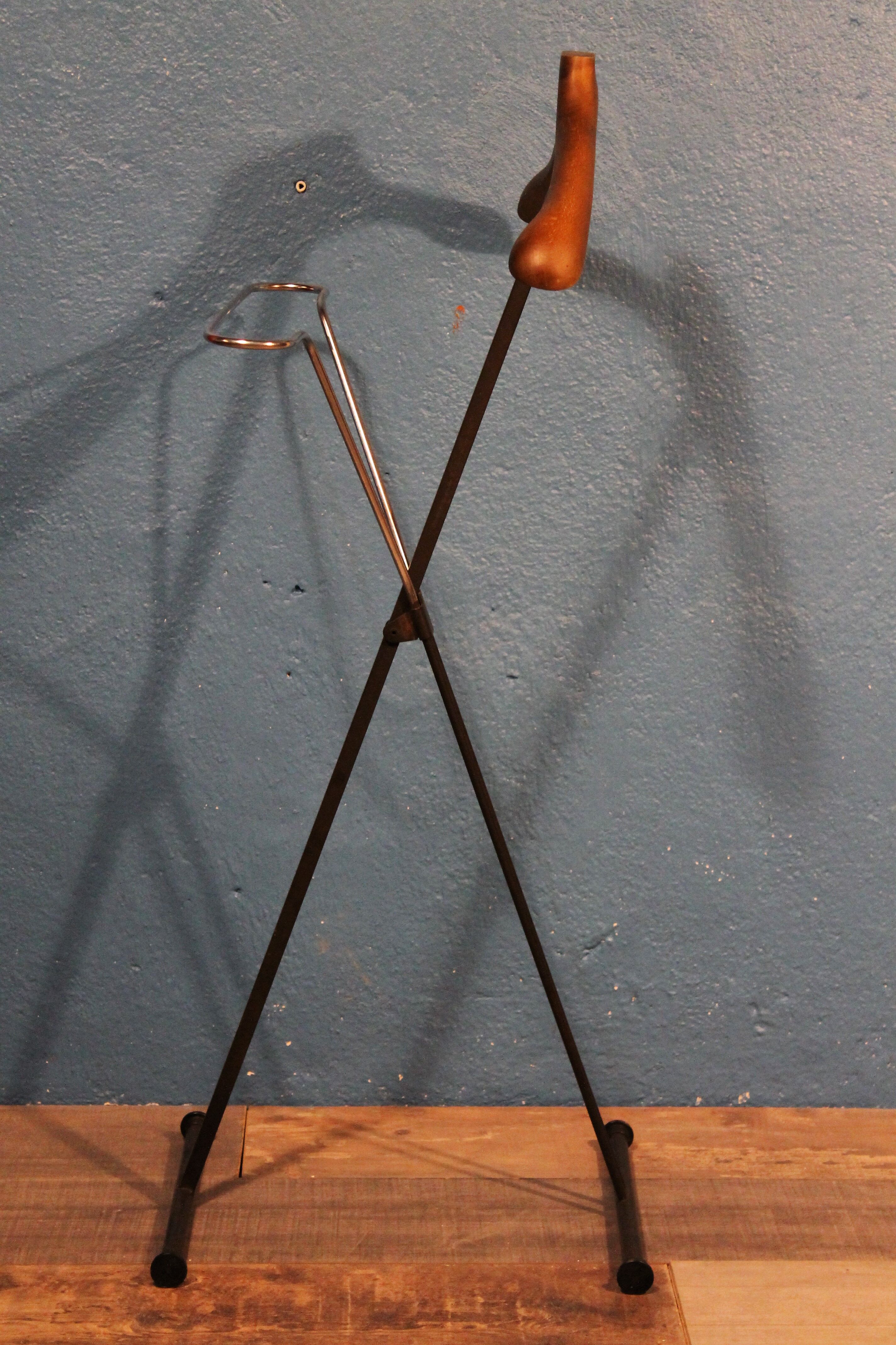 Valet stand Italy 1950