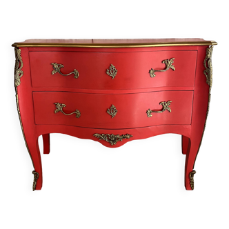 Commode galbée rouge coquelicot