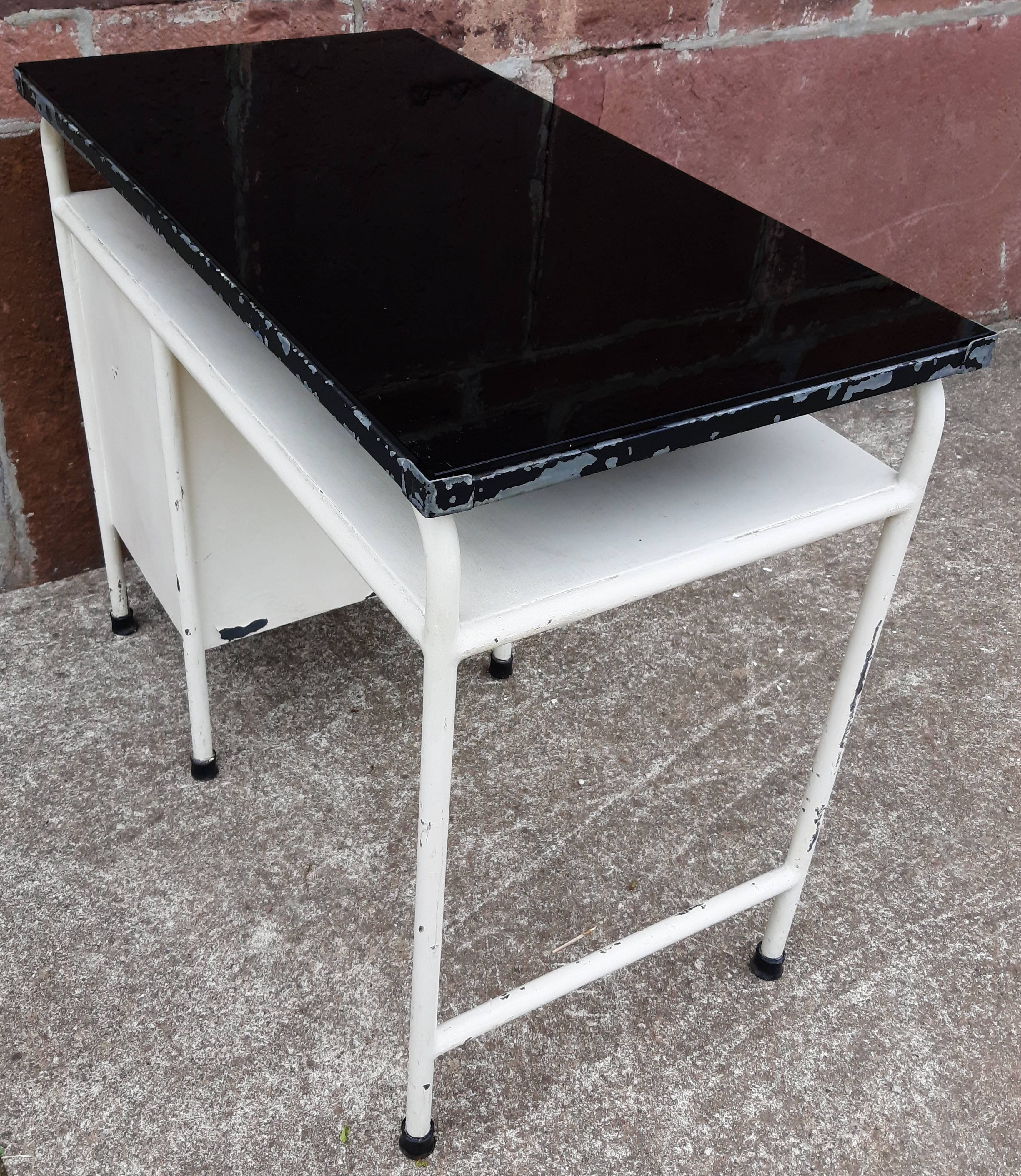 Medeckn office year 40/ 50