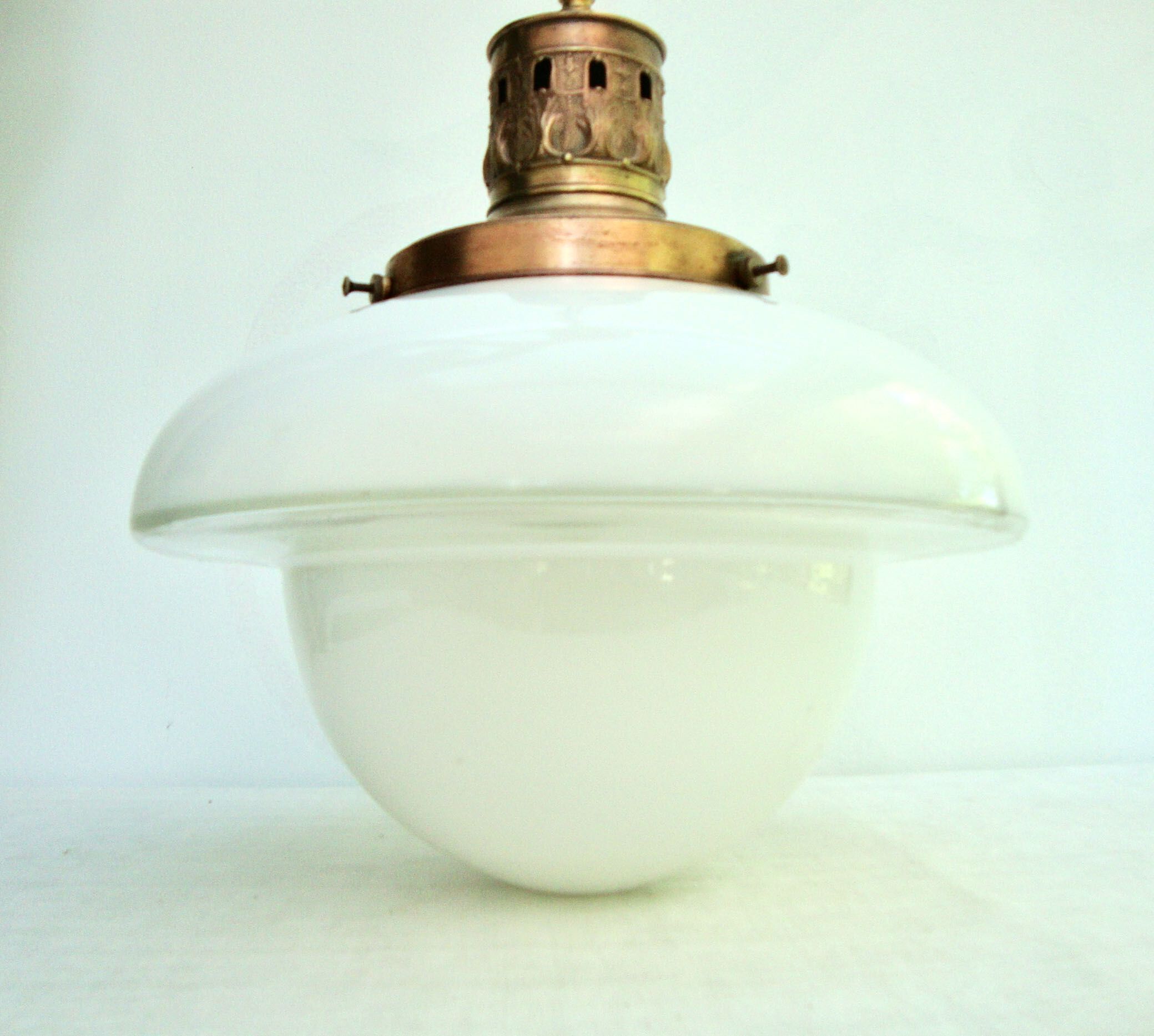 Opaline suspension at the end of the 19th century