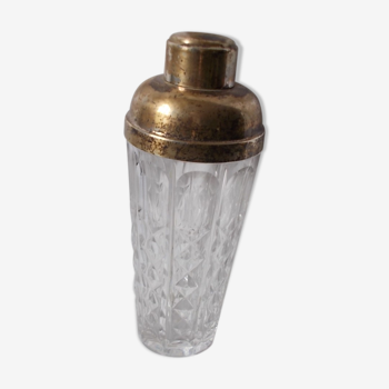 Carafe bottle shaker