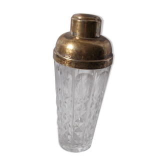 Carafe bottle shaker