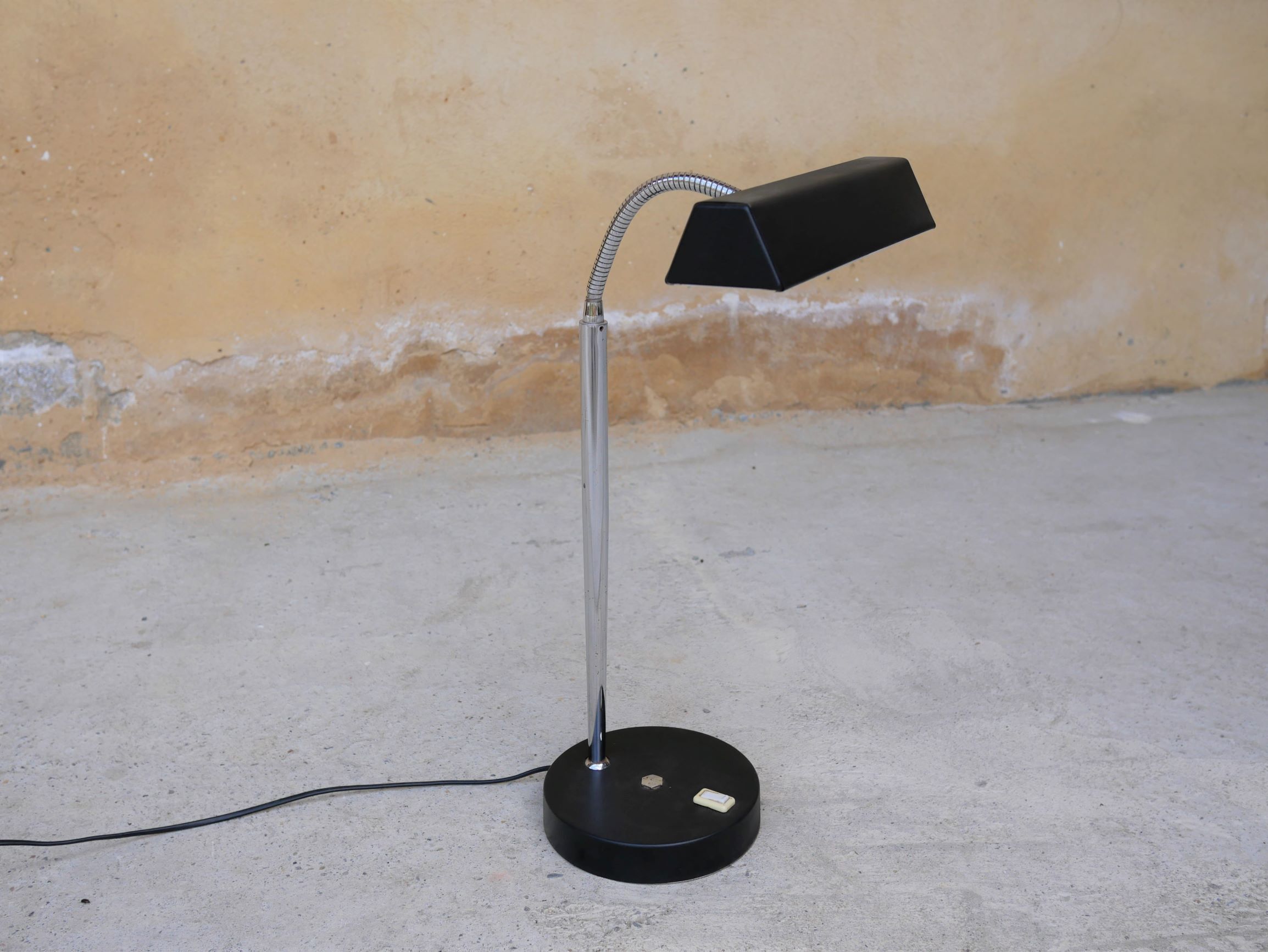 Black vintage desk lamp