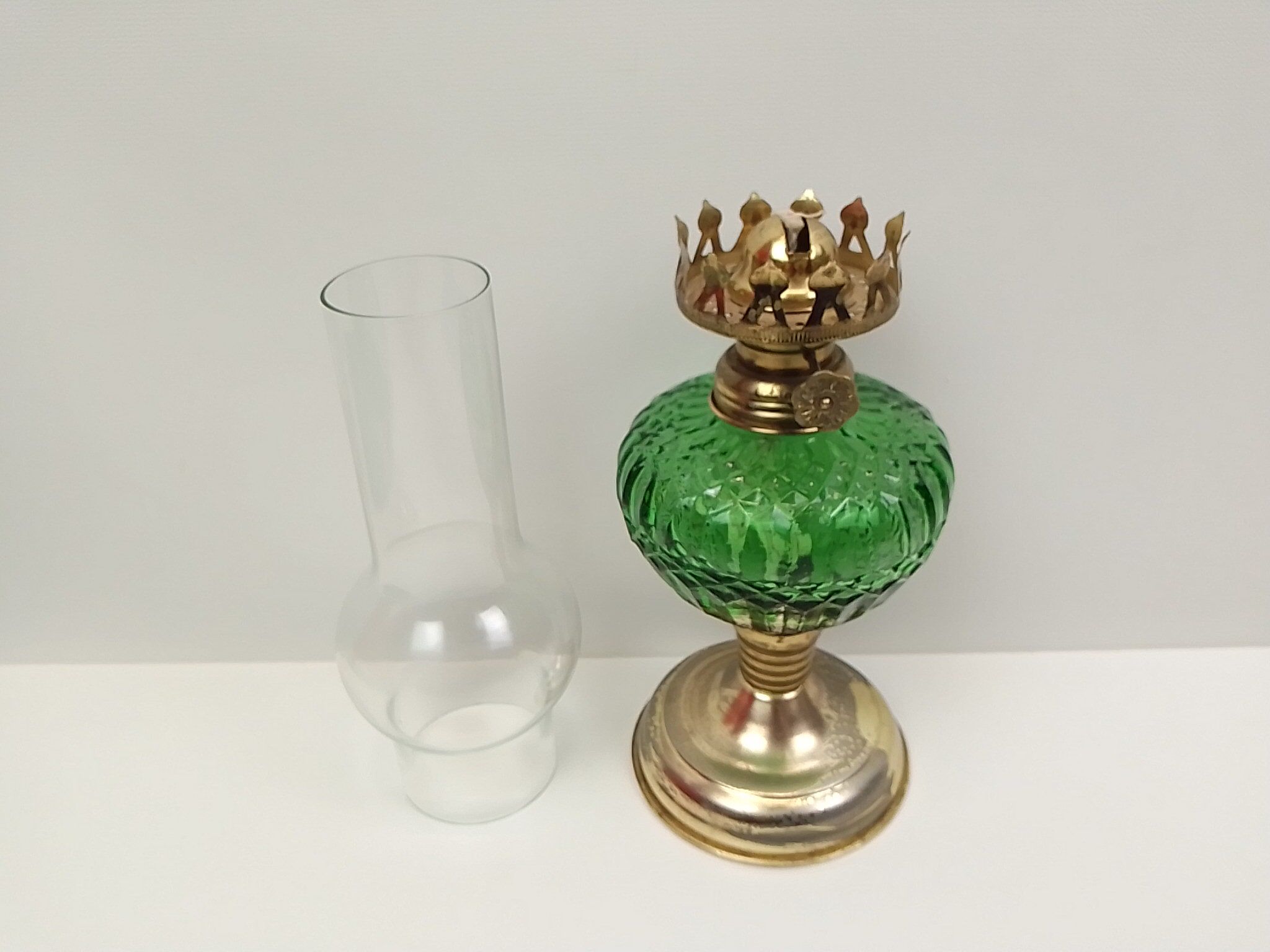 Green and transparent kerosene lamp in glass and metal 33 cm