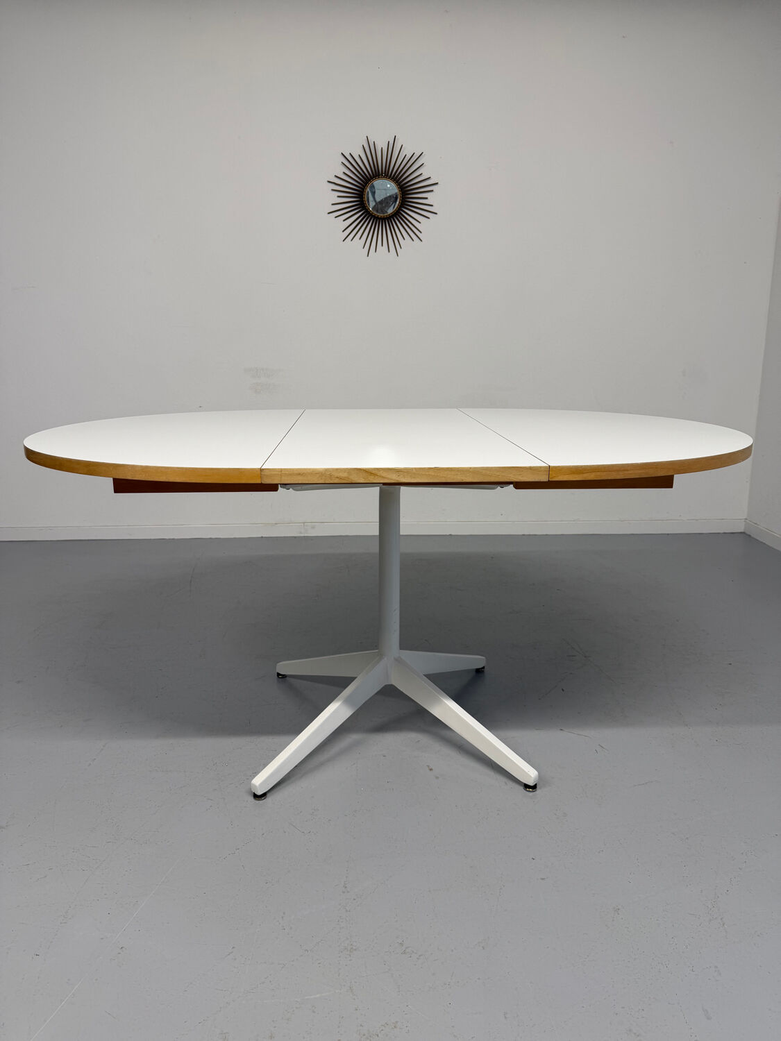 Extendable dining table designed by George Nelson for Herman Miller 60’