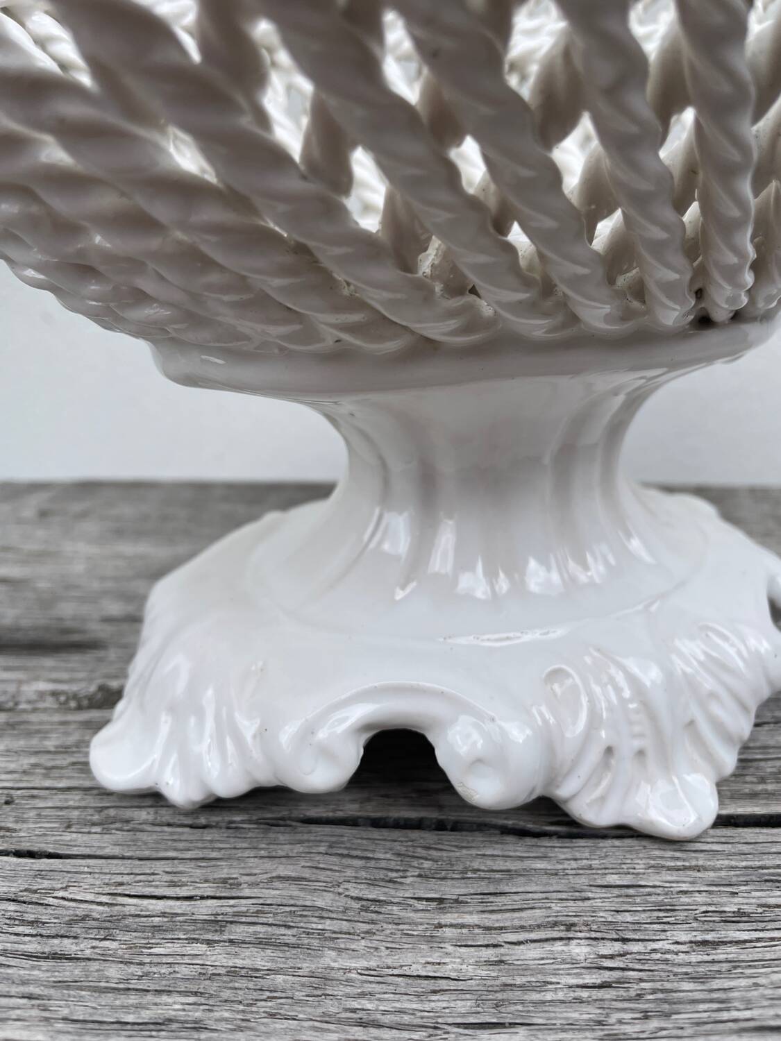 White woven ceramic fruit bowl