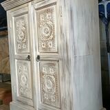 White chest of drawers