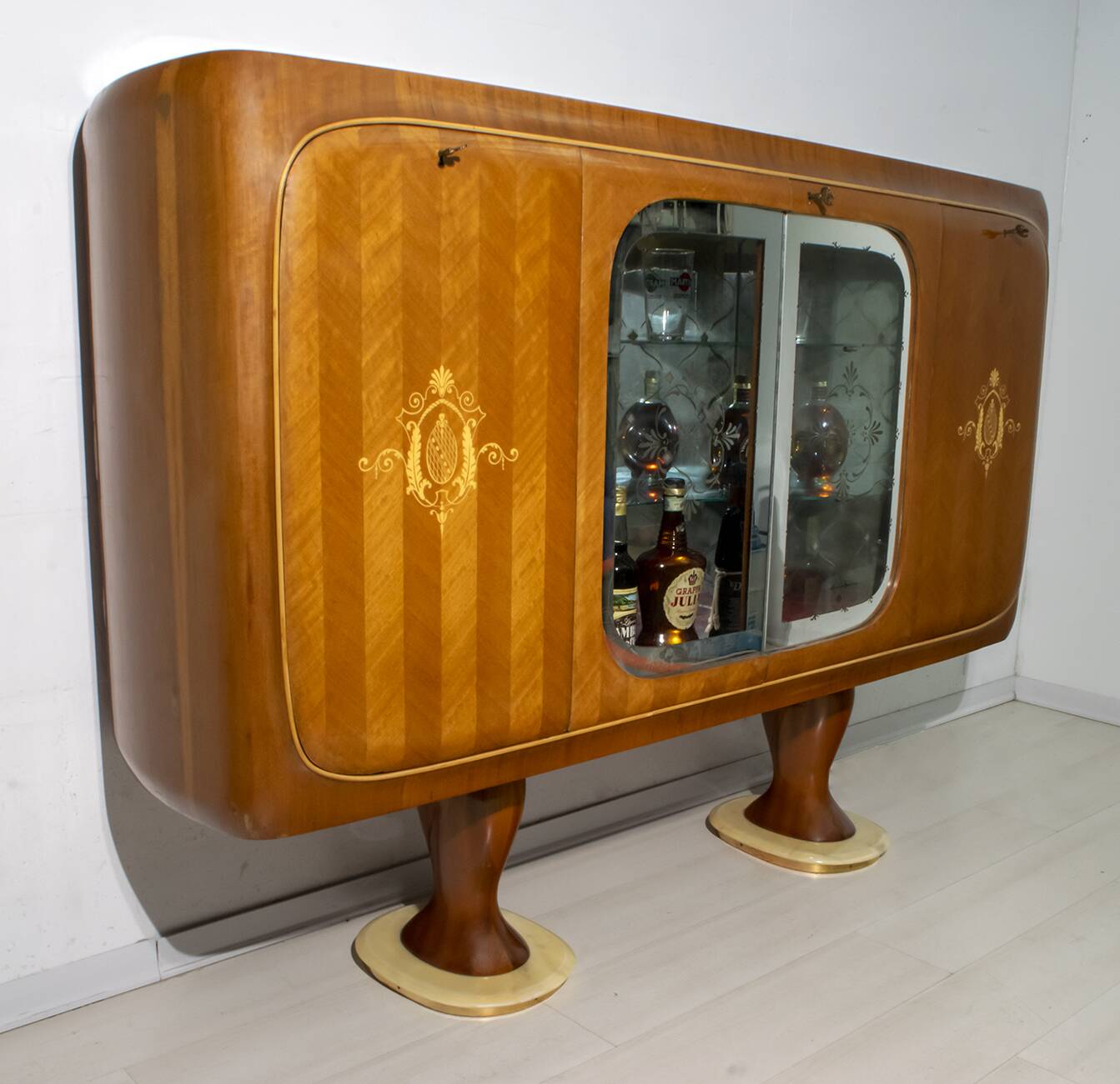 Vittorio Dassi Mid-Century Modern Italian Mahogany Cabinet Bar, 1950s