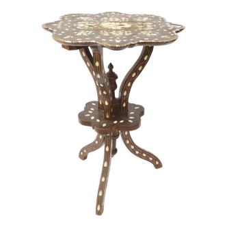 Oriental pedestal table with mother-of-pearl decoration