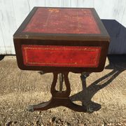 Table basse dessus cuir