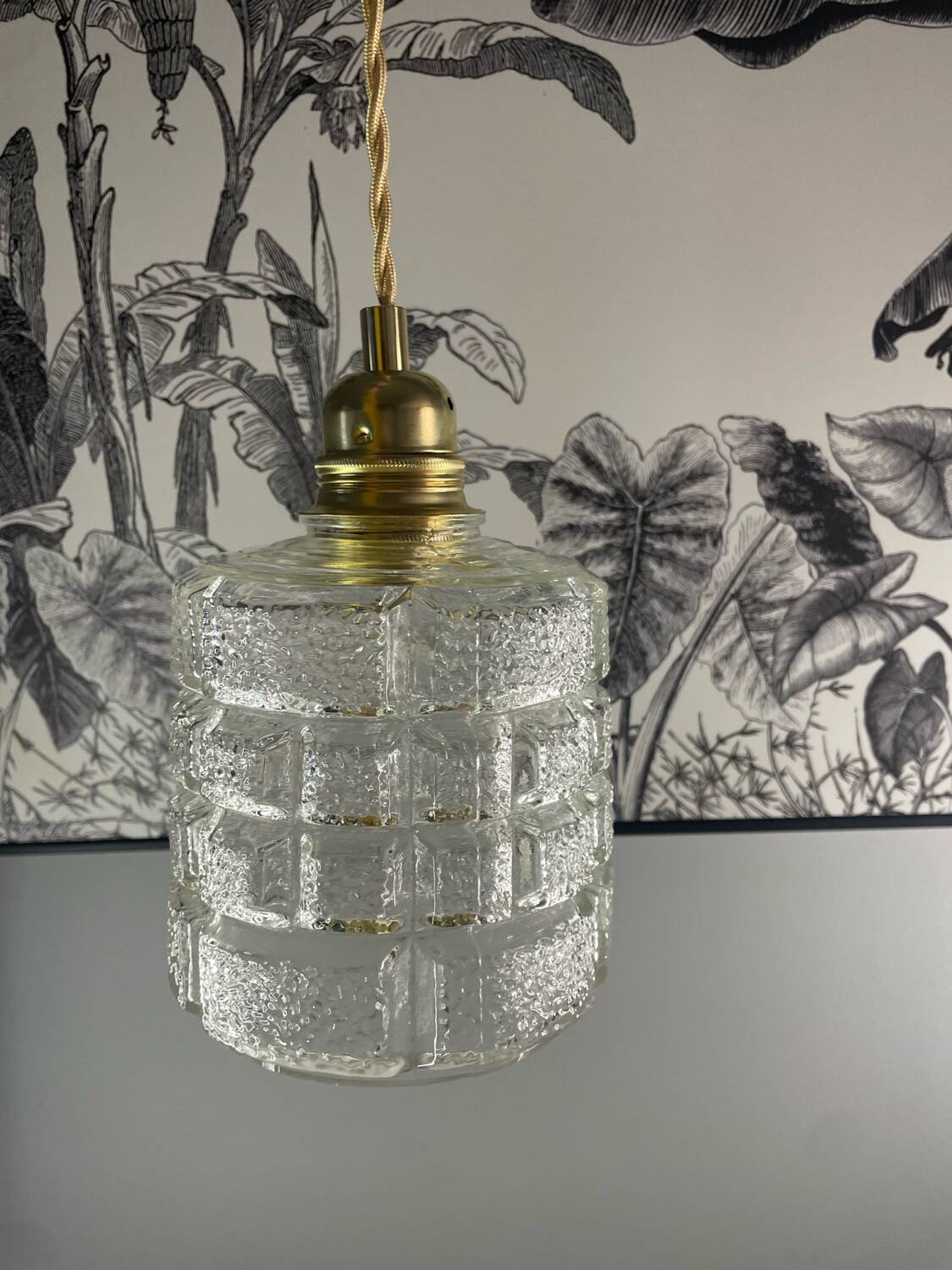 Pendant light with vintage globe