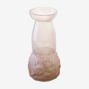 Vase art déco en verre pressé moulé