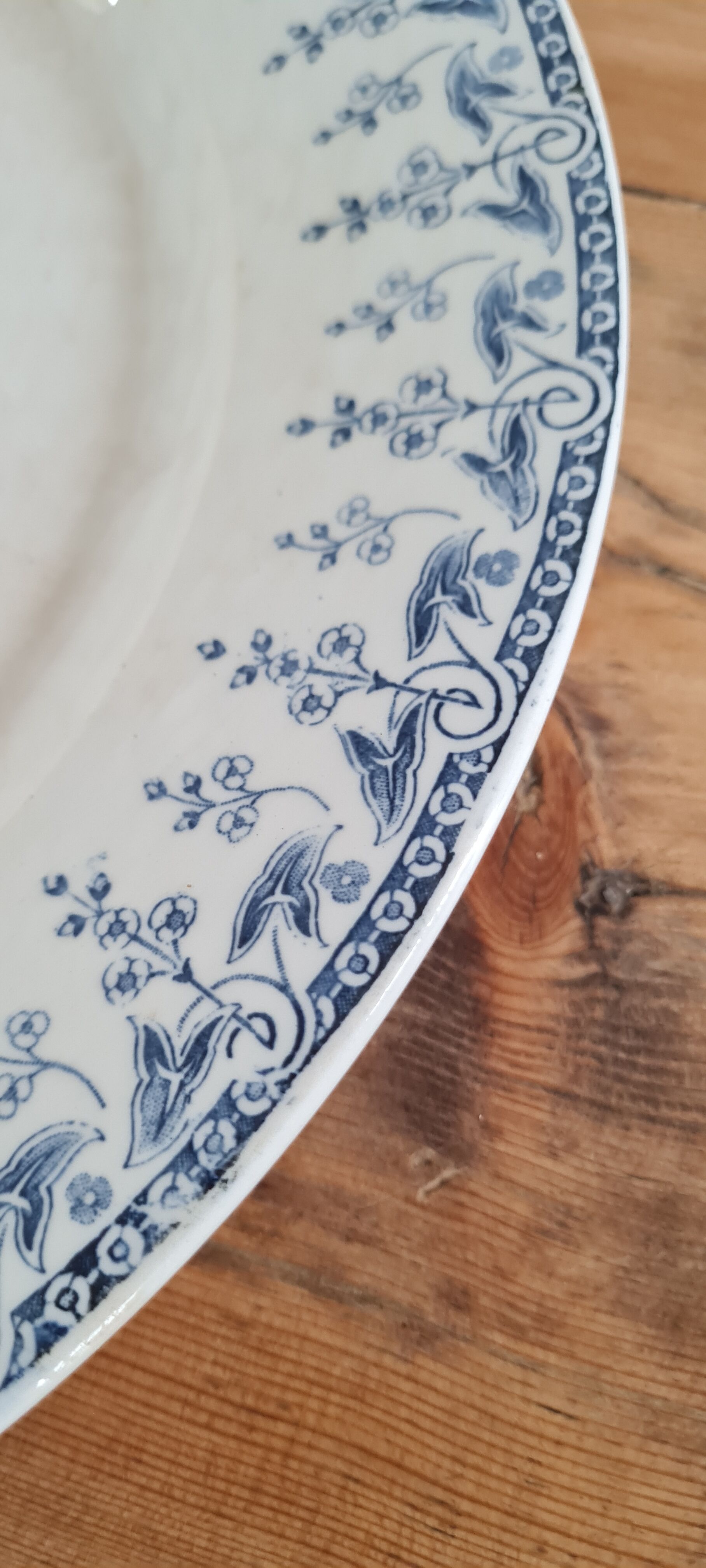 Round plate in iron earth