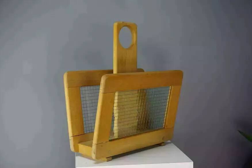 Porte-revues en bois et verre