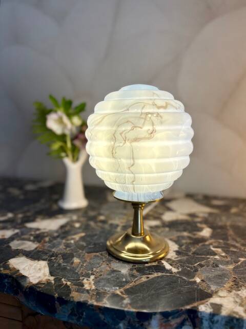 Small Art Deco lamp in marbled opaline.