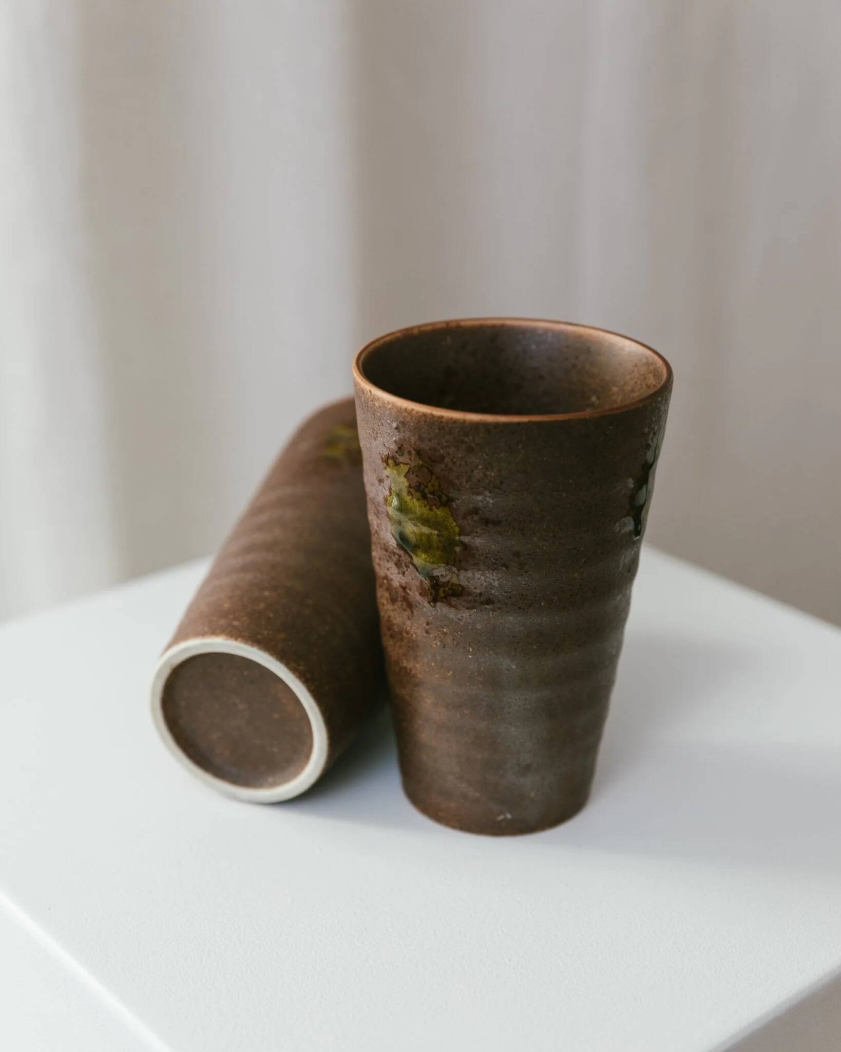 Set of 2 Vintage Stoneware Ceramic Mugs in Brown with Moss-Green Glaze by Matthias Jäckel Studio, Keramikhof Naunhof